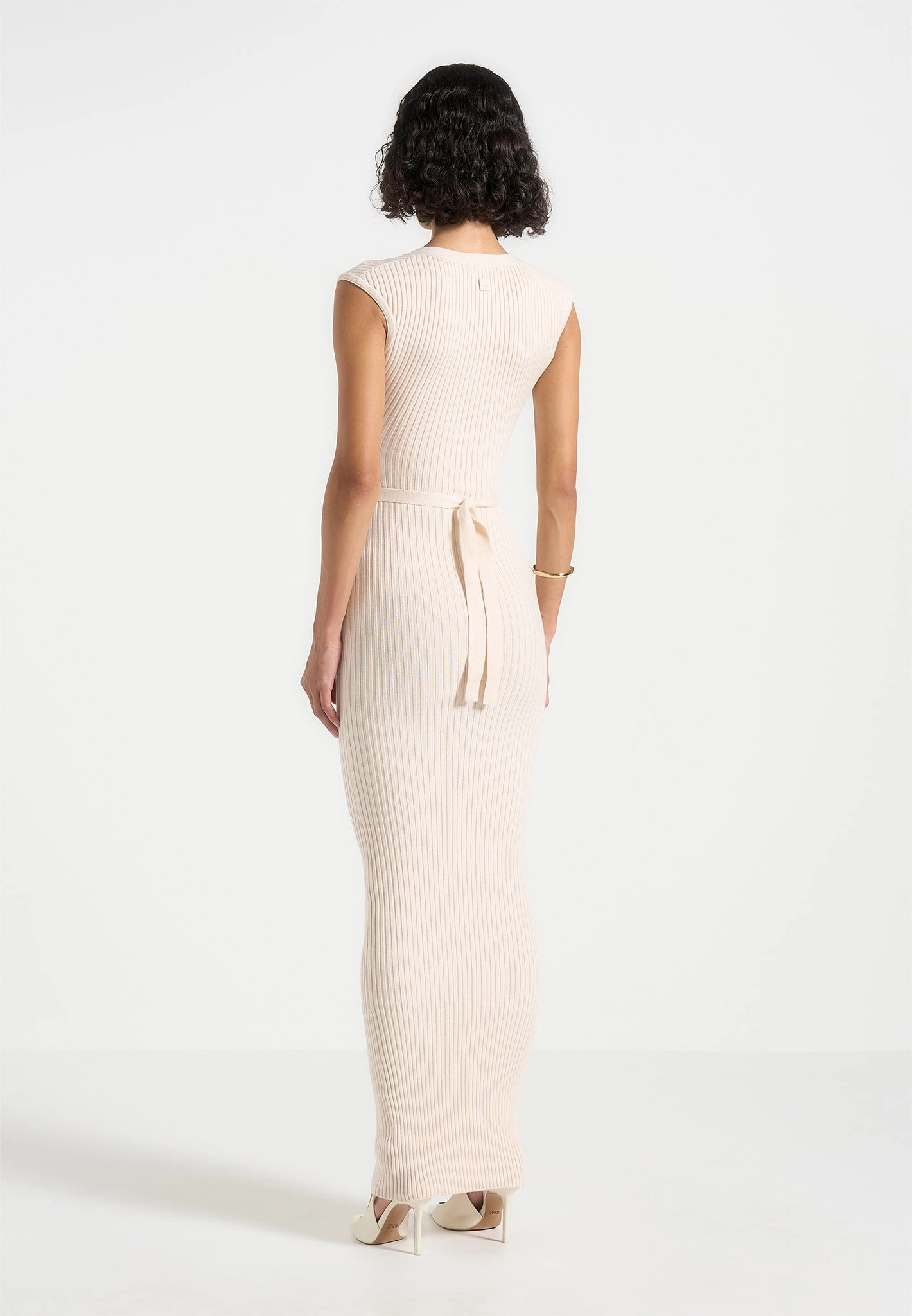 Reinforced Shoulder Seams Street Casual Helene - Knitted Midaxi Dress with Belt - Beige