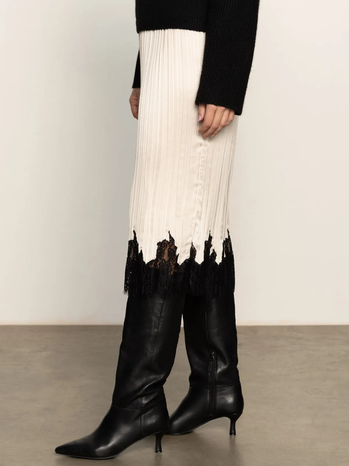 Evermore Pleated Midi Skirt Light Oat Ventilated Panels