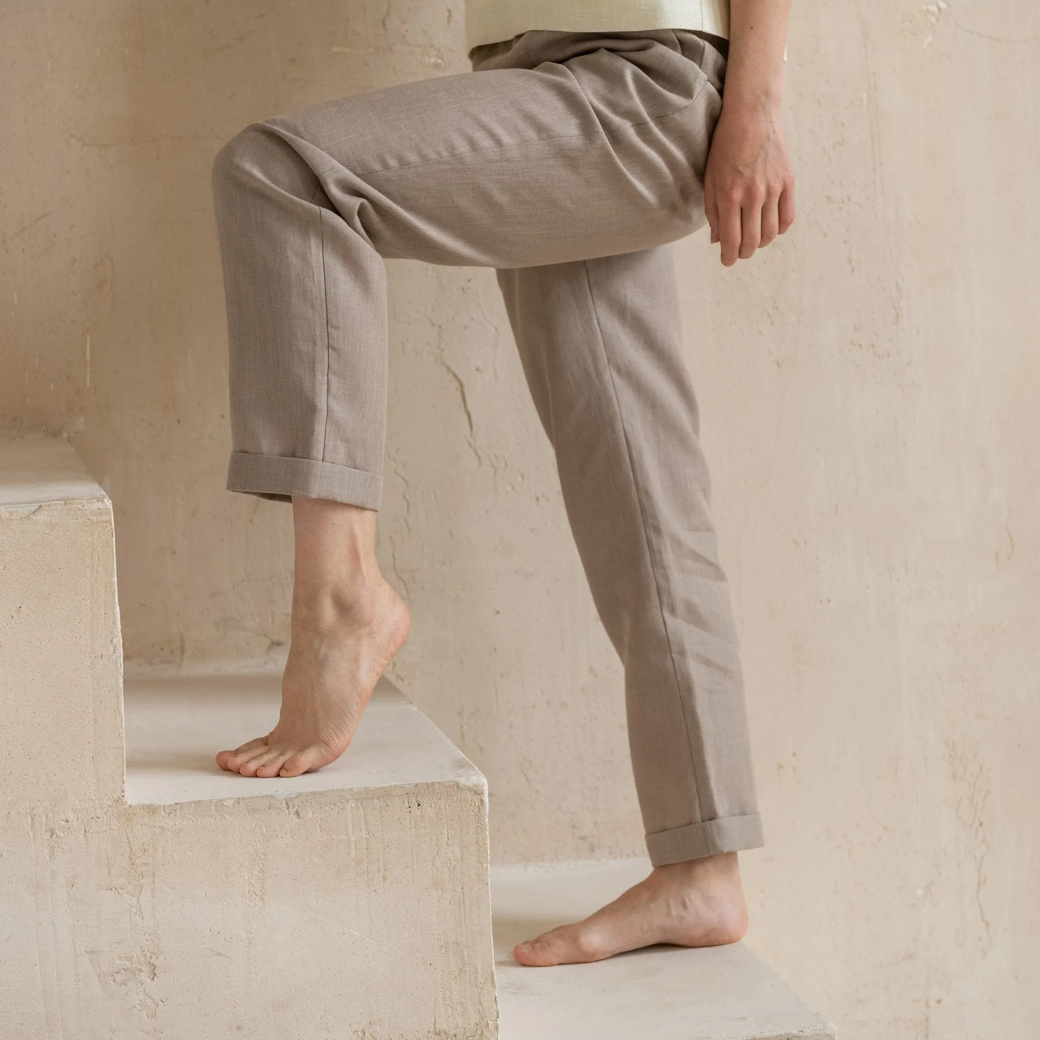 High-Waisted Straight Linen Cropped Pants