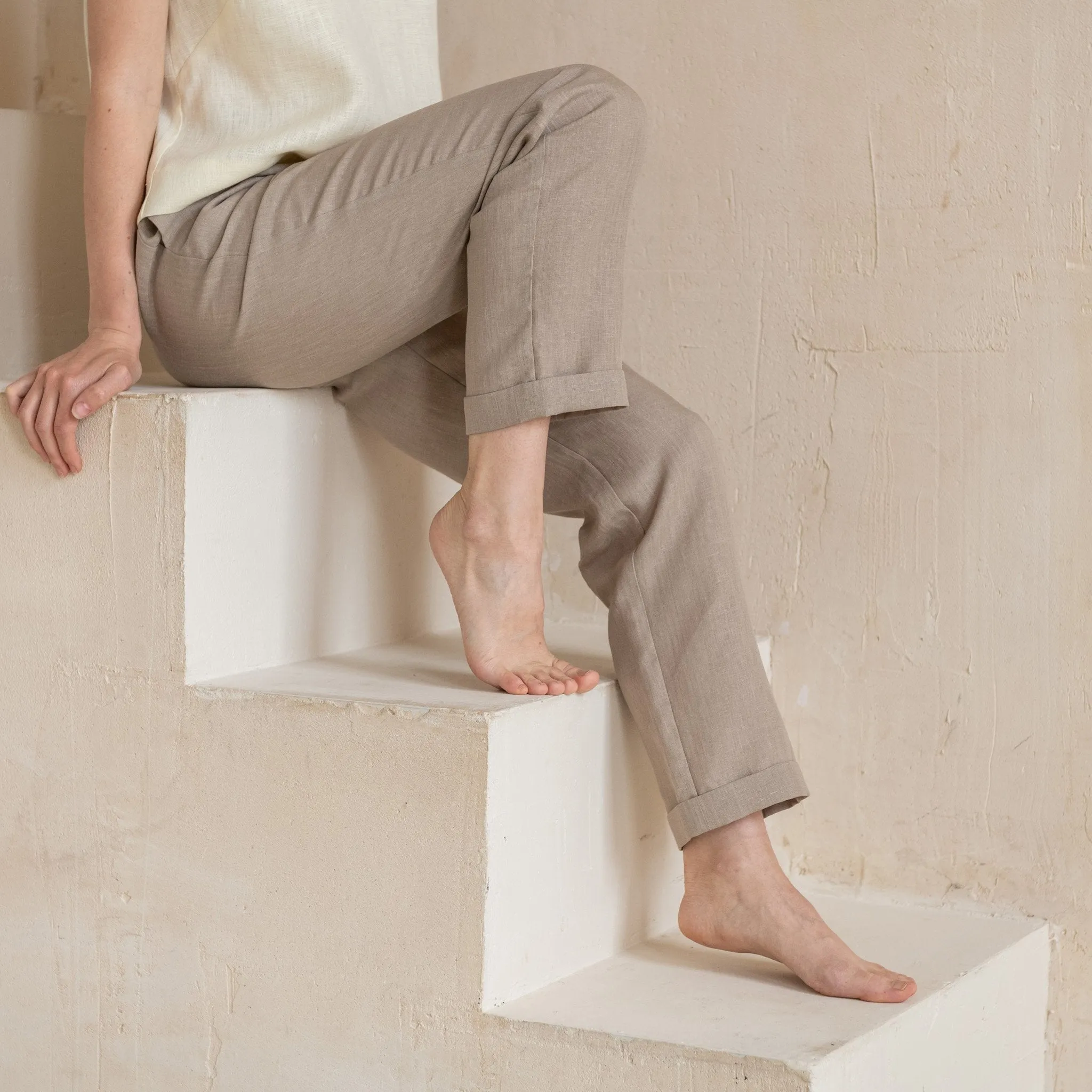 High-Waisted Straight Linen Cropped Pants