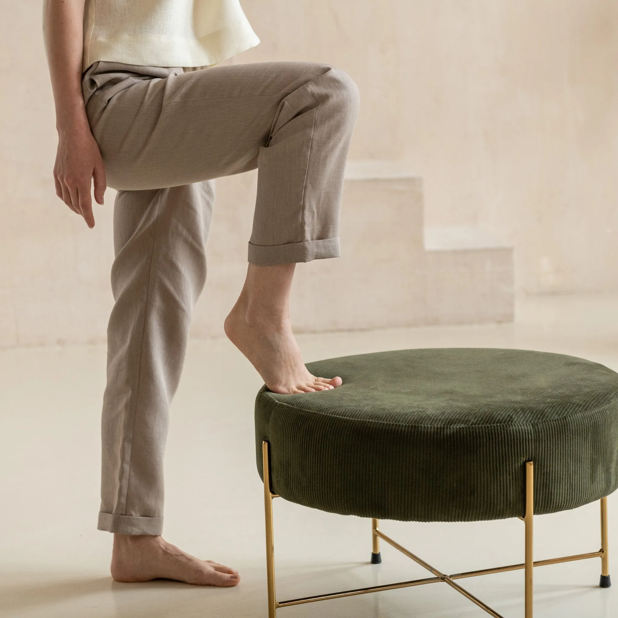 High-Waisted Straight Linen Cropped Pants