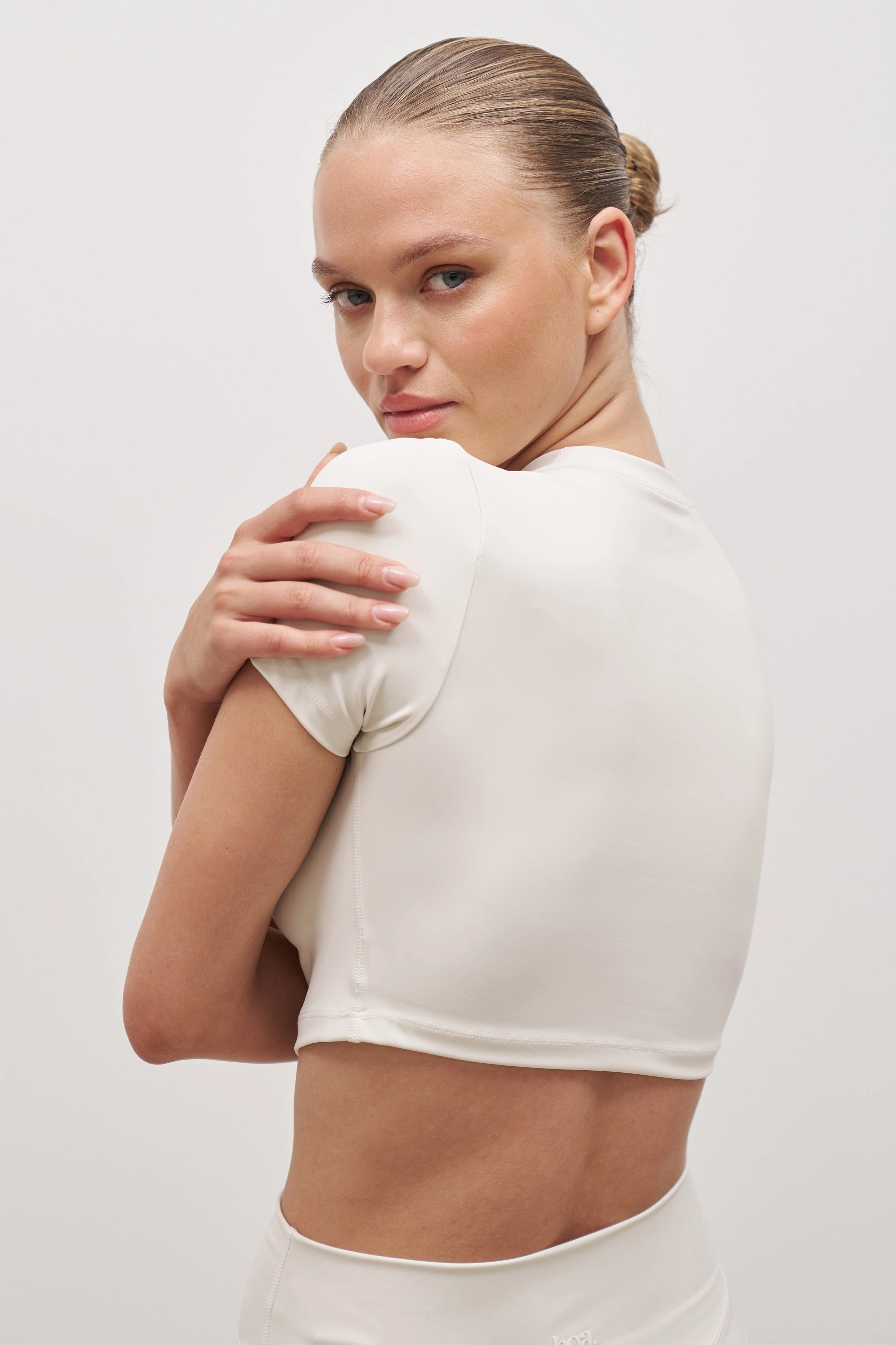 Base Sculpting Cropped T Shirt - Tofu FlexibleSole Reinforced Shoulders