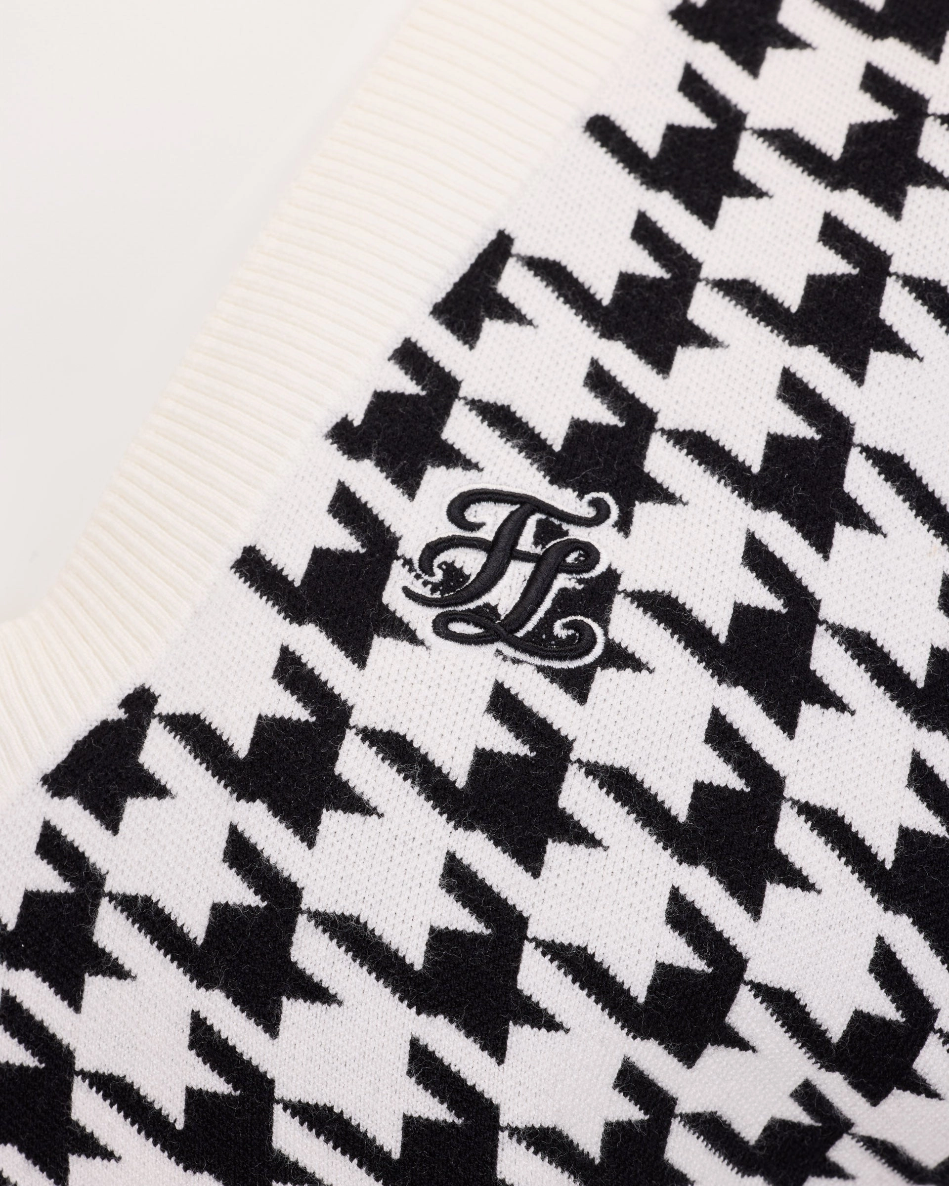 Houndstooth Checkered Knit Vest - Black SoftshellMaterial Double Layered