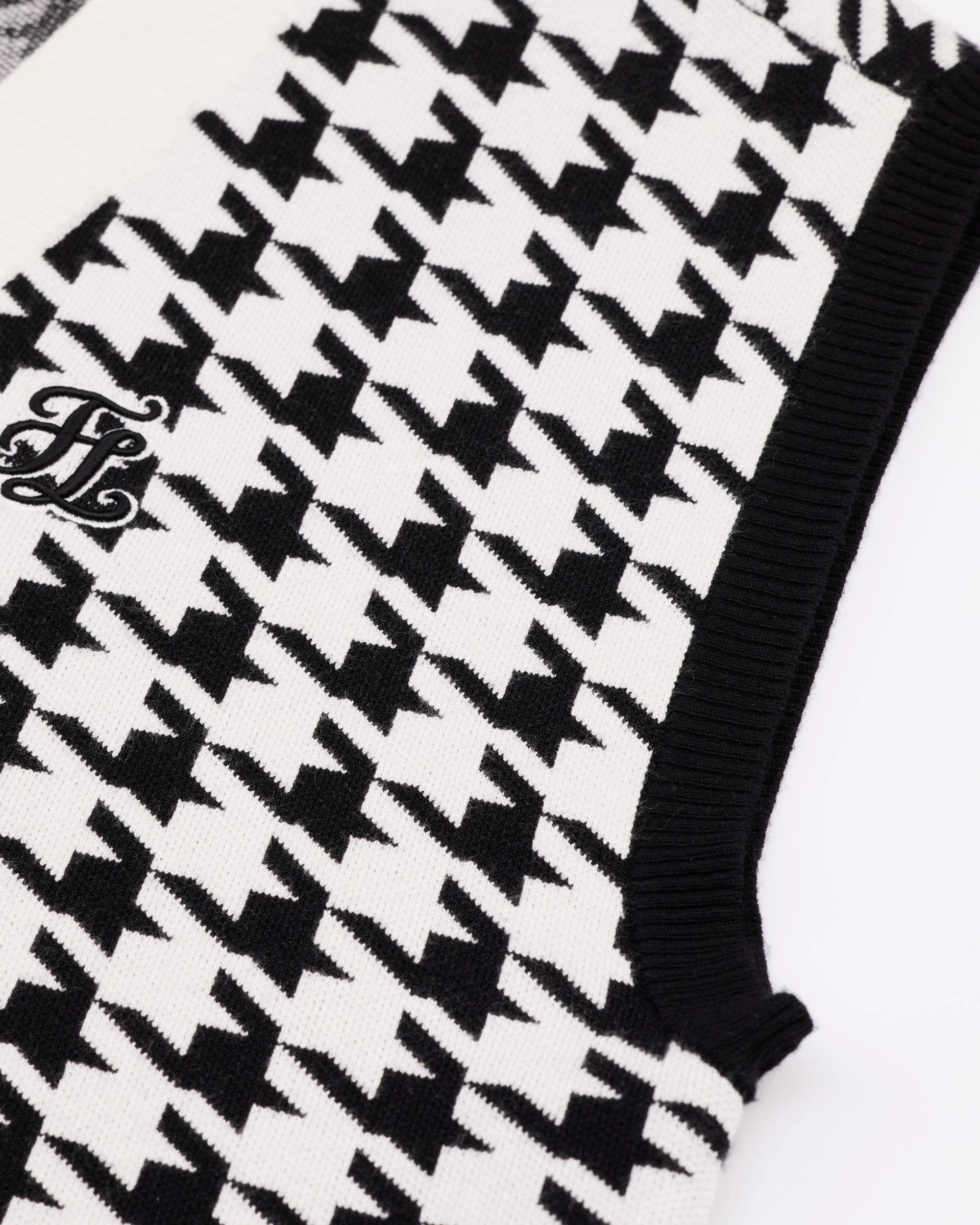 Houndstooth Checkered Knit Vest - Black UV Protective Layer