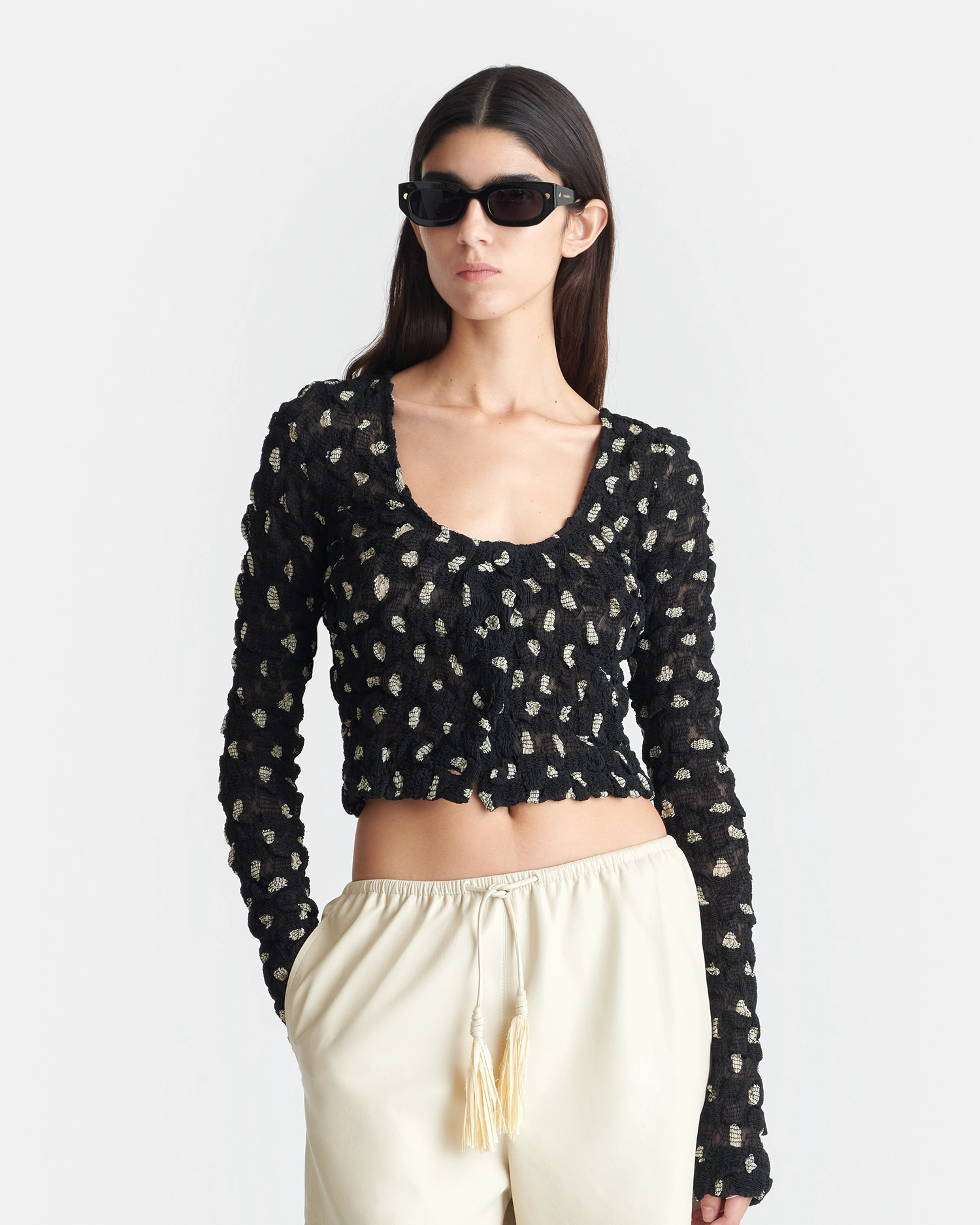 Low Profile Stitching ContrastTipping Jylan - Cropped Seersucker Tech Chiffon Top - Polka