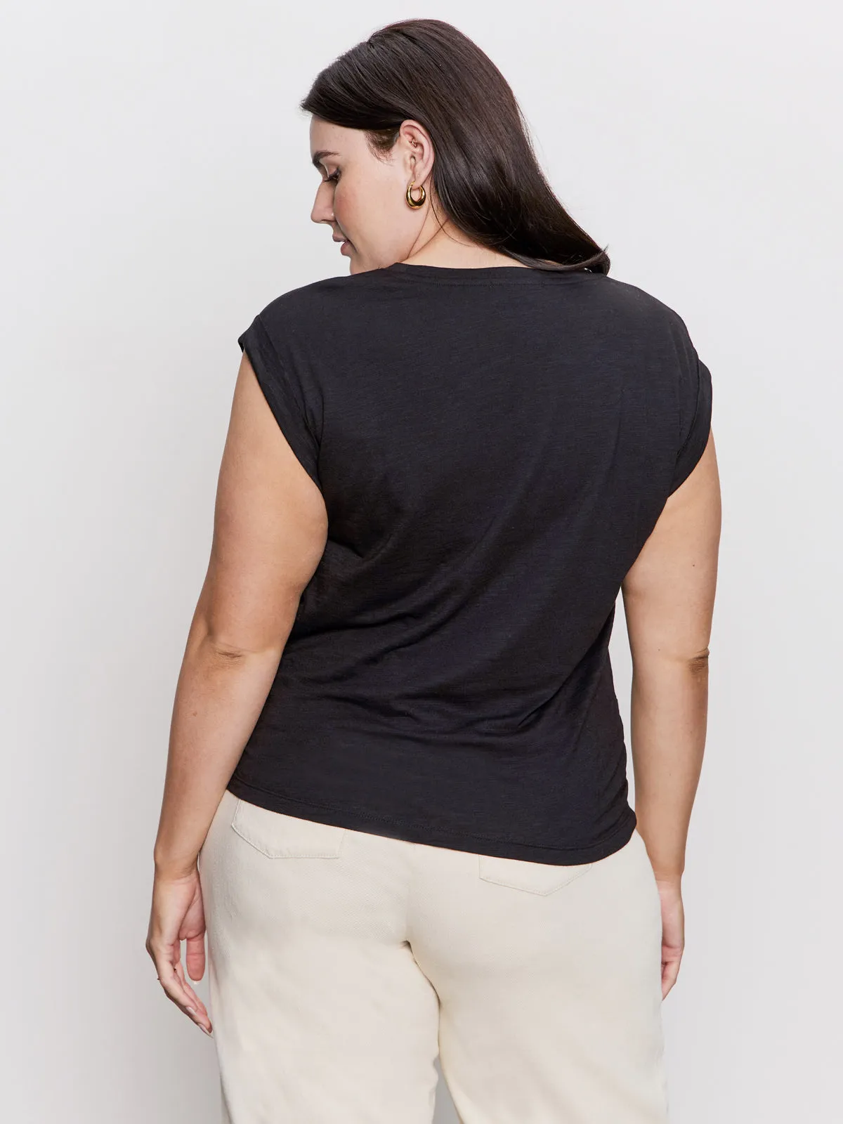 Knotted Muscle Tee Black Extended Sizing back to school