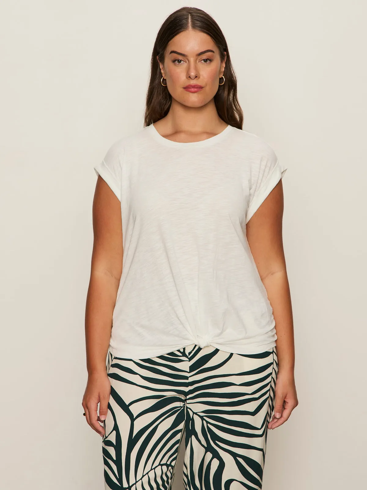 Cozy Waist Casual Wear Knotted Muscle Tee White Extended Sizing