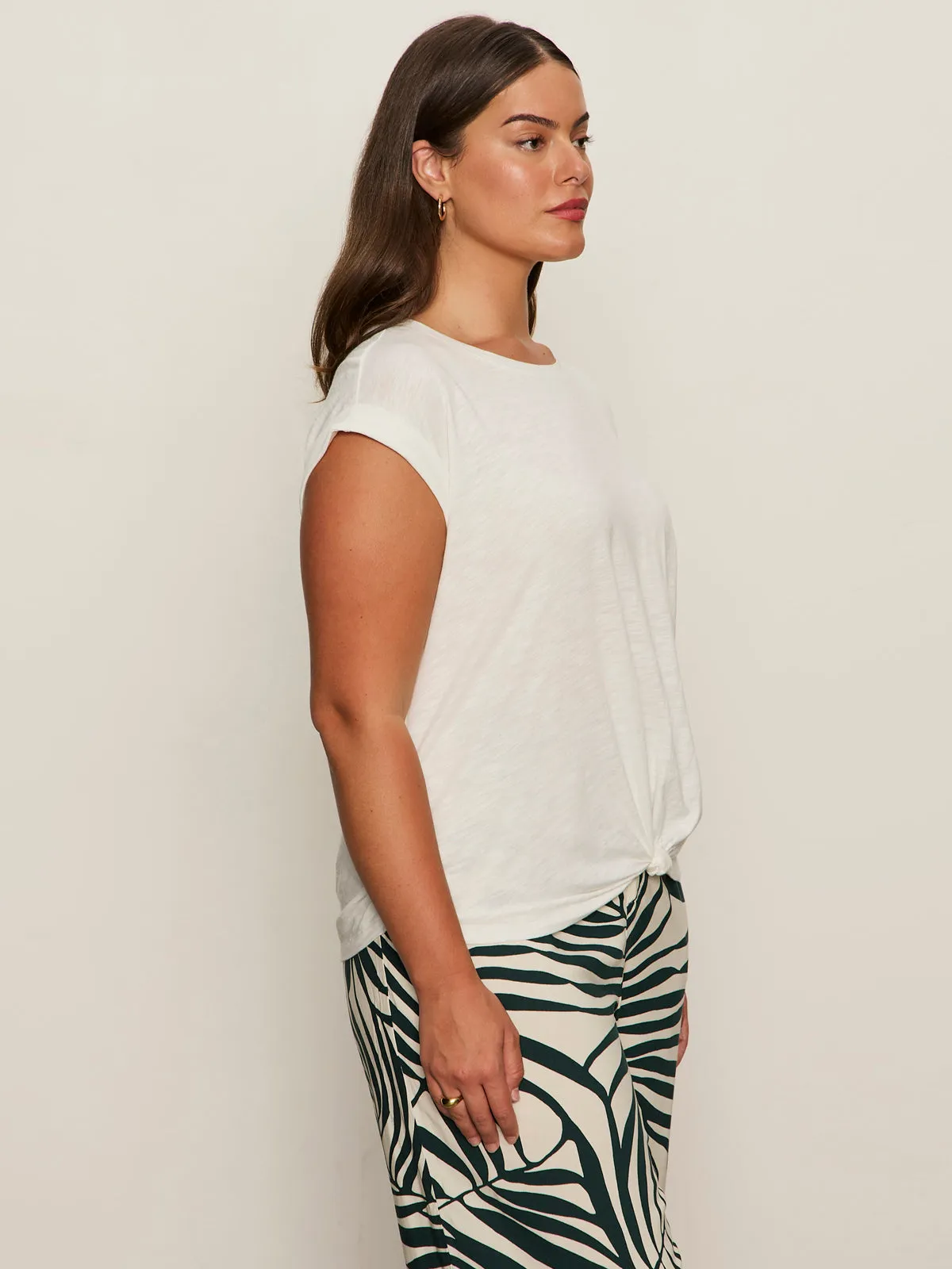 Lightweight Layer Knotted Muscle Tee White Extended Sizing