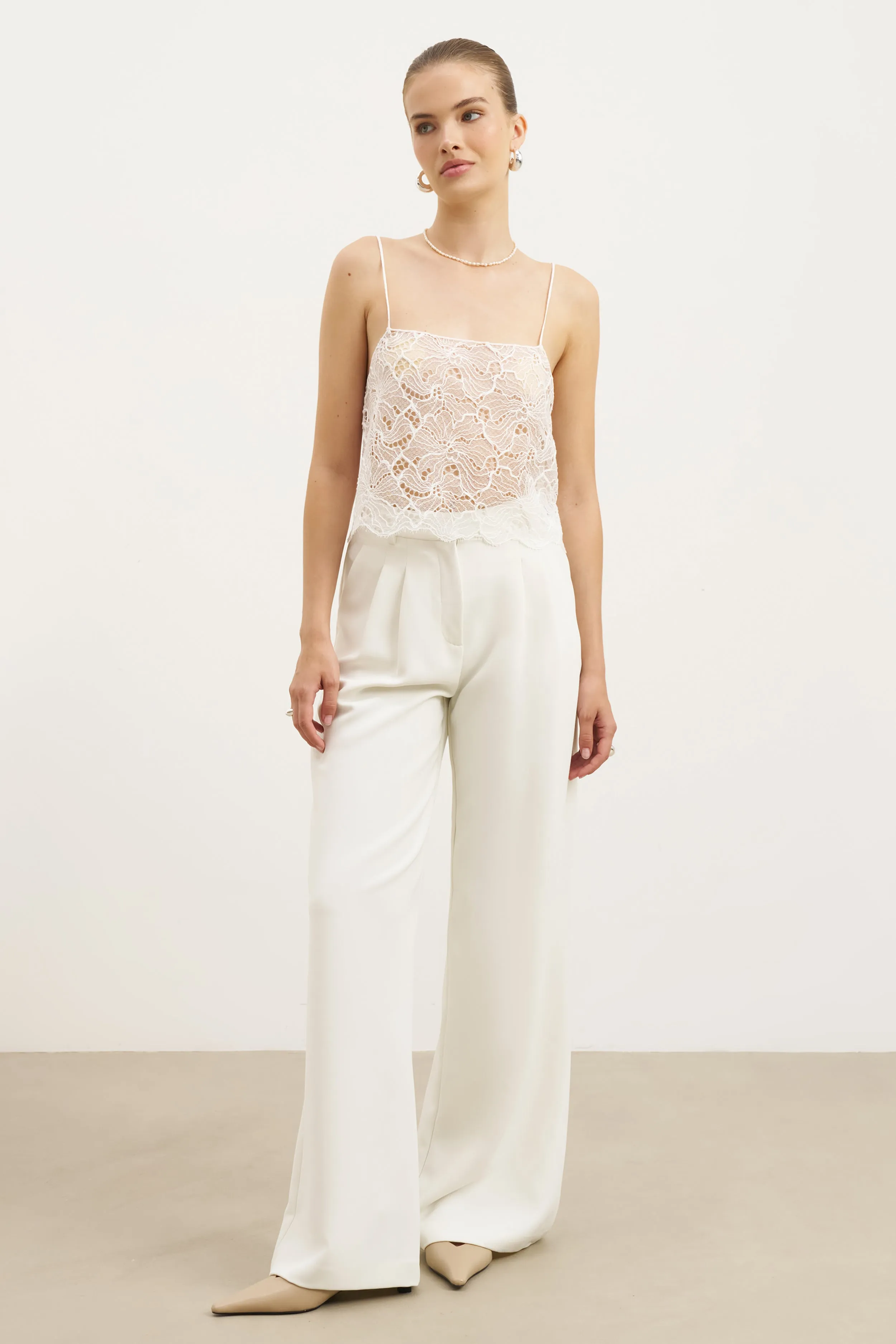 SeamlessDesign LightReflectiveTrim Lace Square Neck Camisole - White