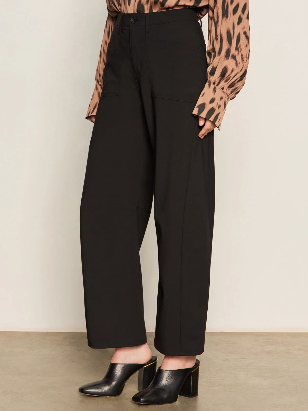 Comfy Movement Fit Gusseted Crotch Charter Gab Barrel Pant Black