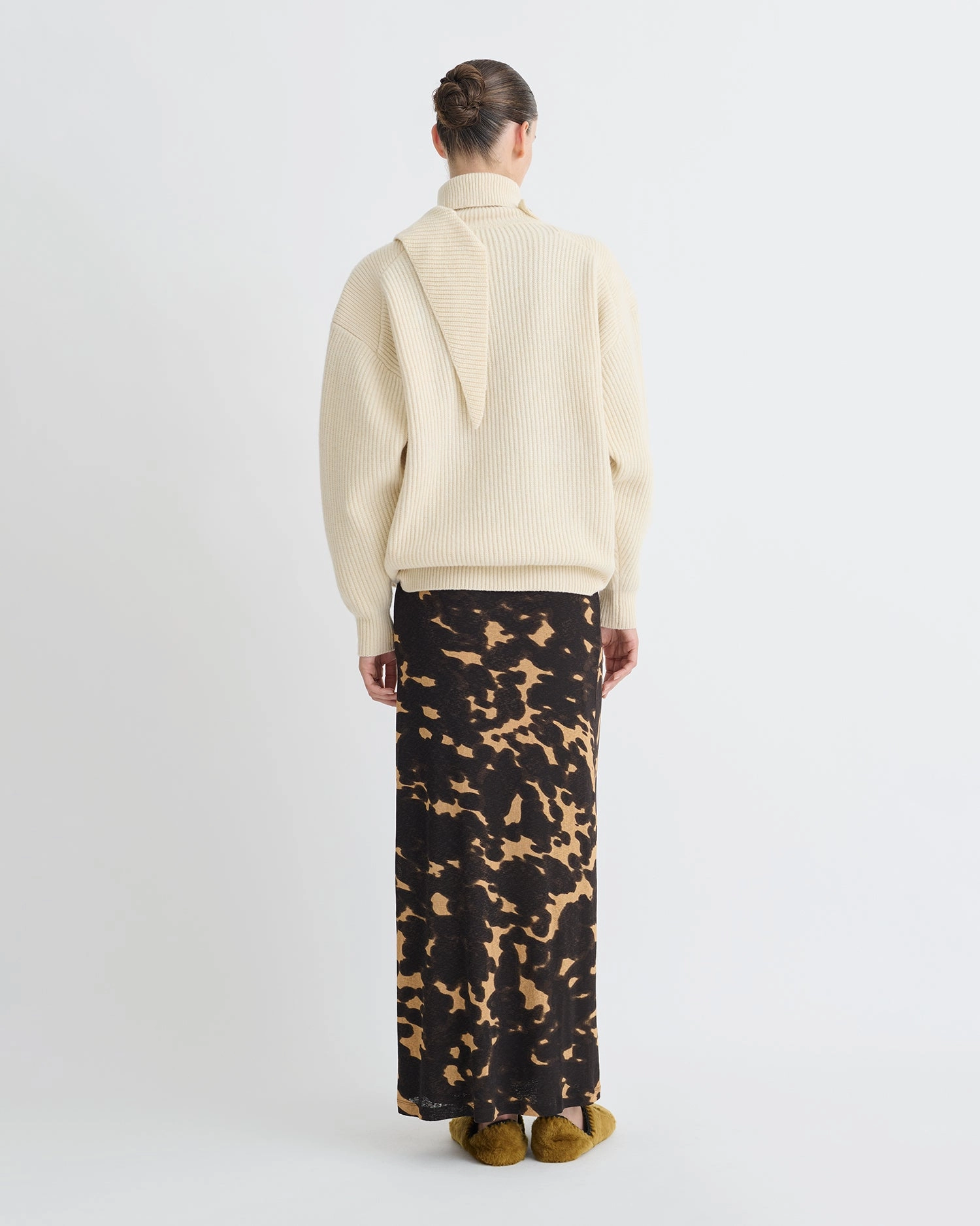 Blaer - Chunky Merino Sweater - Creme Eco Dyeing Method
