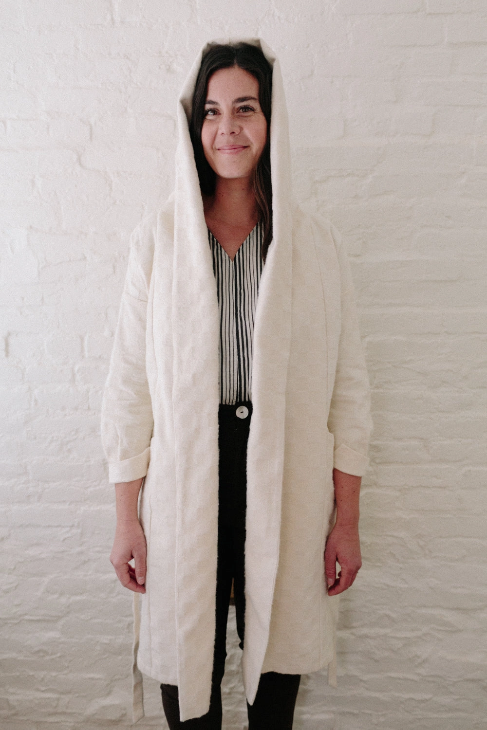 Sleek Wear Mantle Jacket in Snow Jacquard