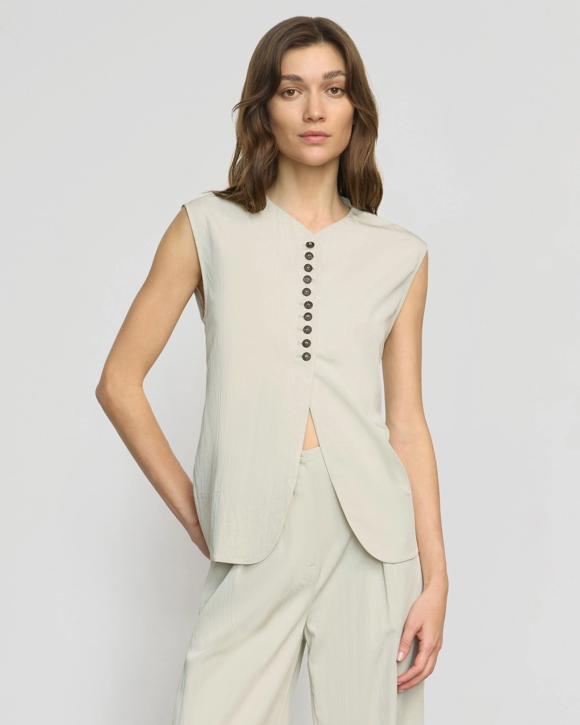 MultiPanel Design Cozy Wear Zhou Tie-Back Button Vest
