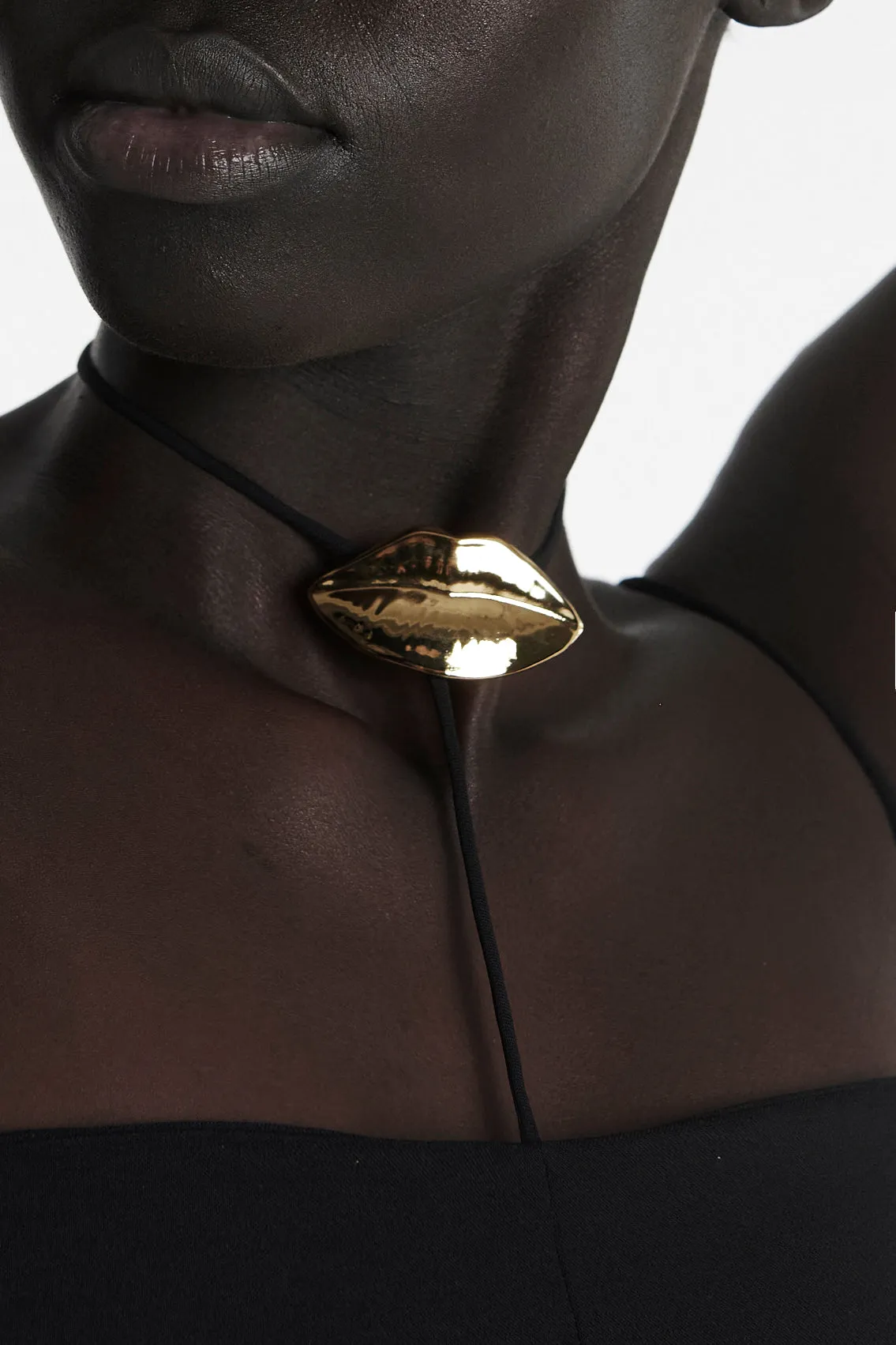 Motion Light Functional Layer Lip Choker Dress Black