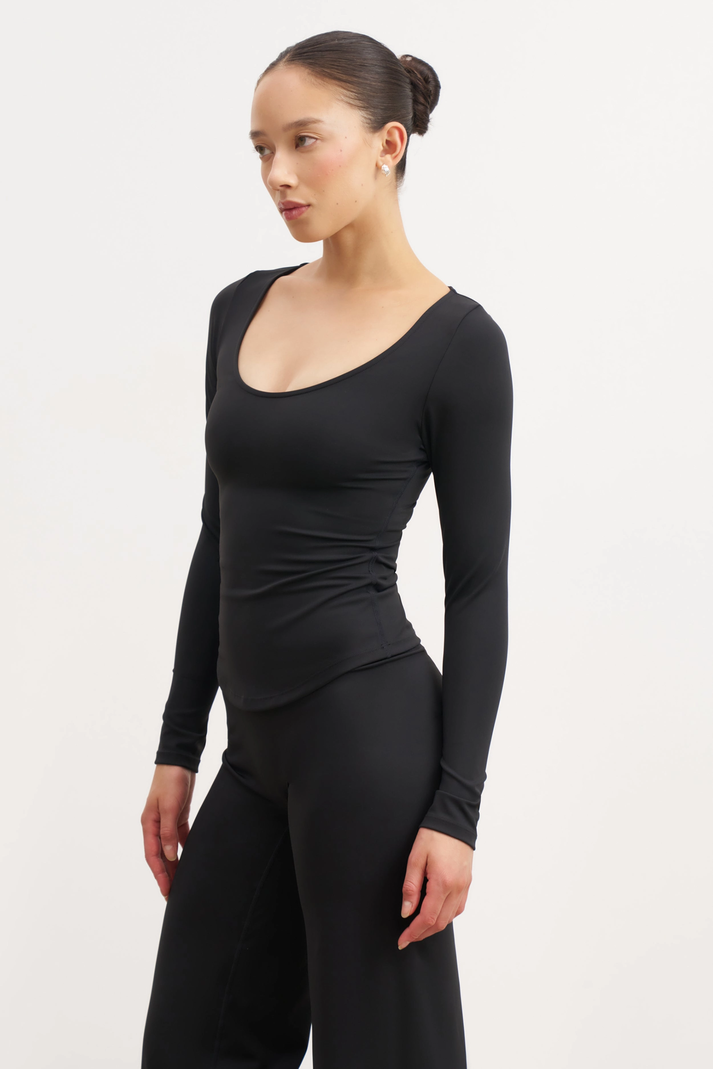 Long Sleeve Tee Breathable fabric Base Sculpting Scoop Neck Long Sleeve Top - Black