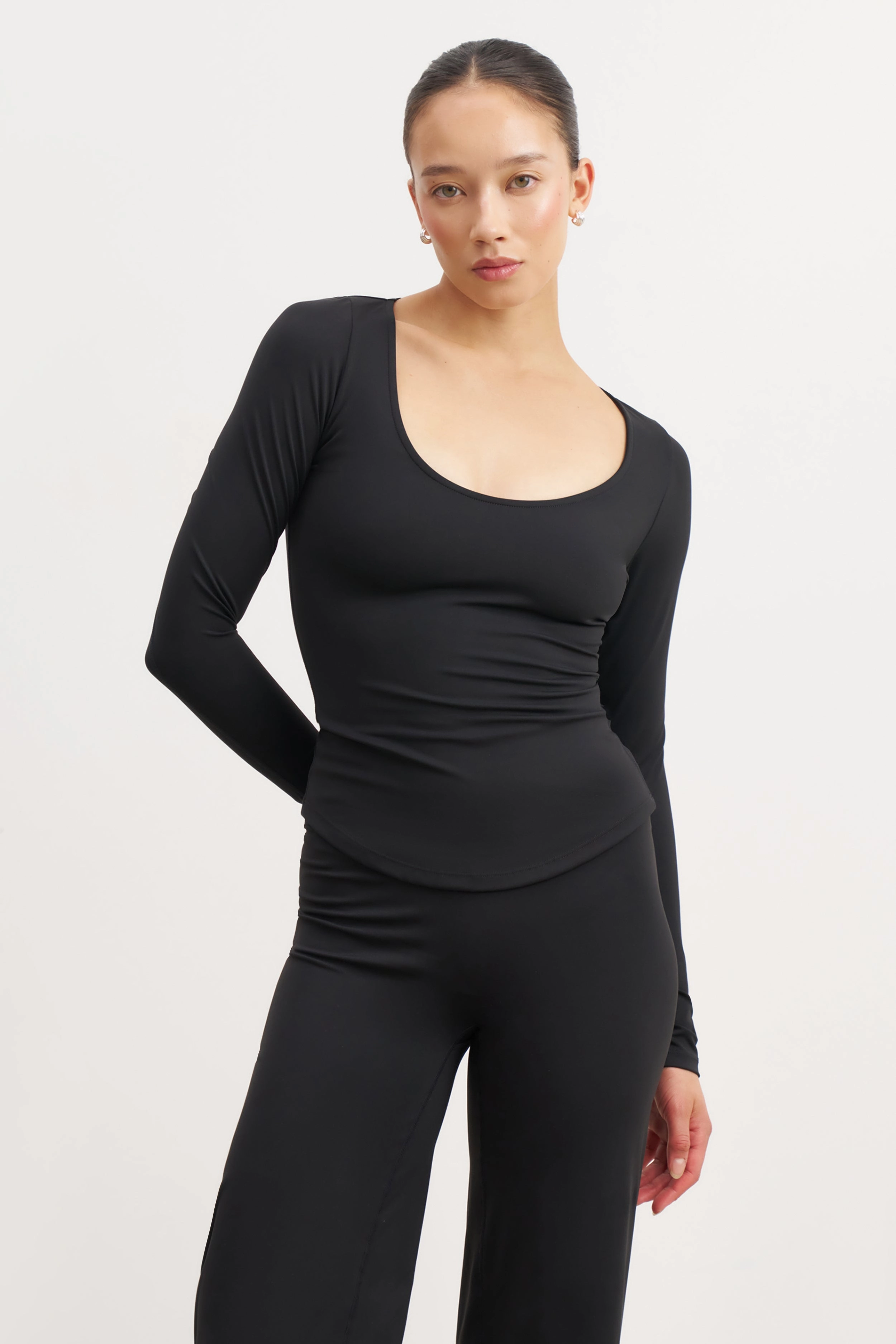 Base Sculpting Scoop Neck Long Sleeve Top - Black Hygroscopic Inner Layer