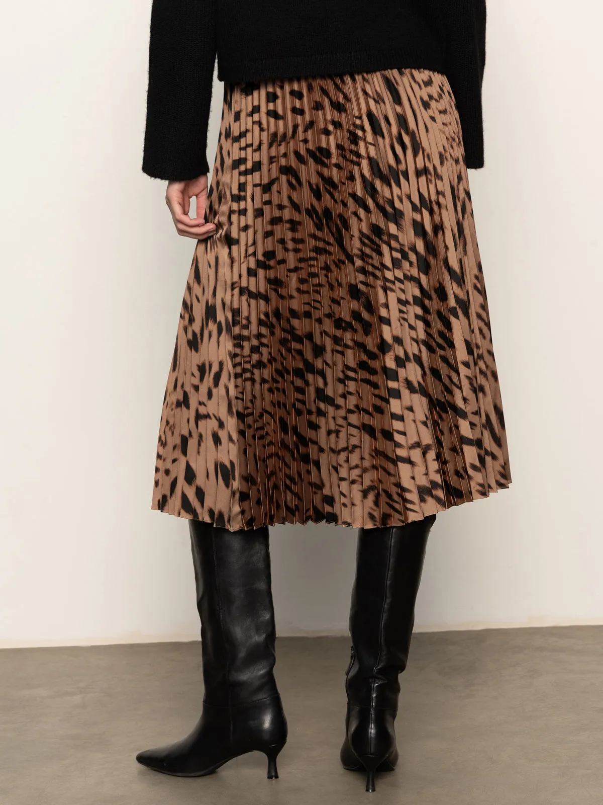 Breezy Outfit Smooth Finish Nostalgia Pleated Midi Skirt Mocha Leo