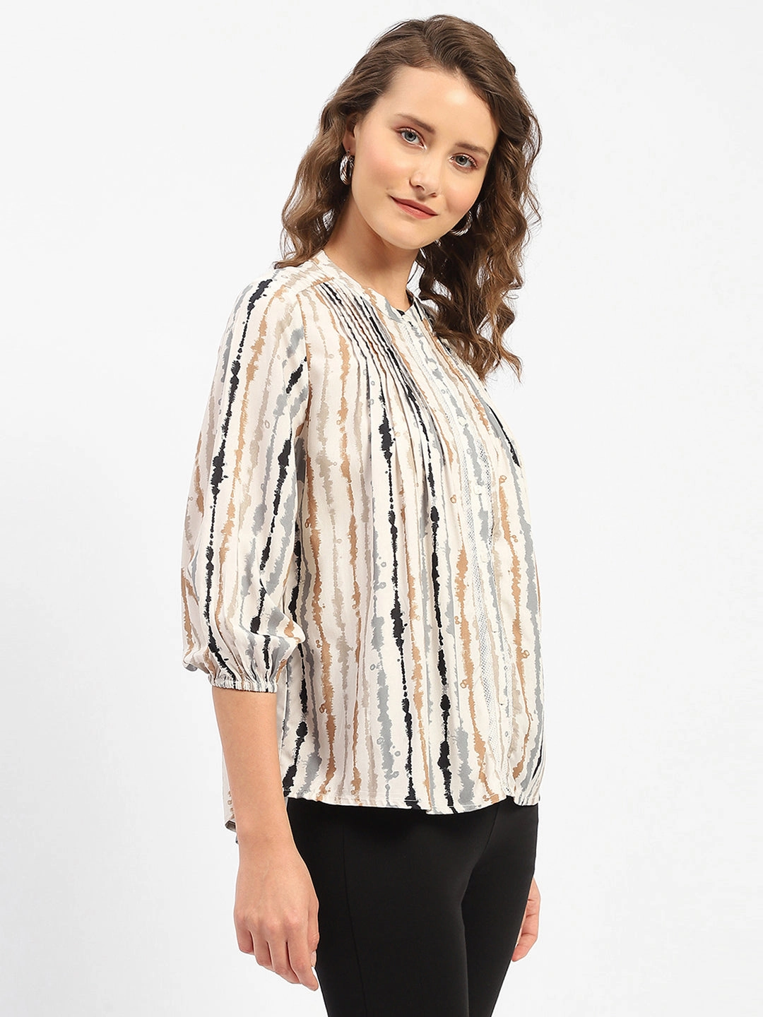 Madame Abstract Print Off-White Regular Top Lightweight Material