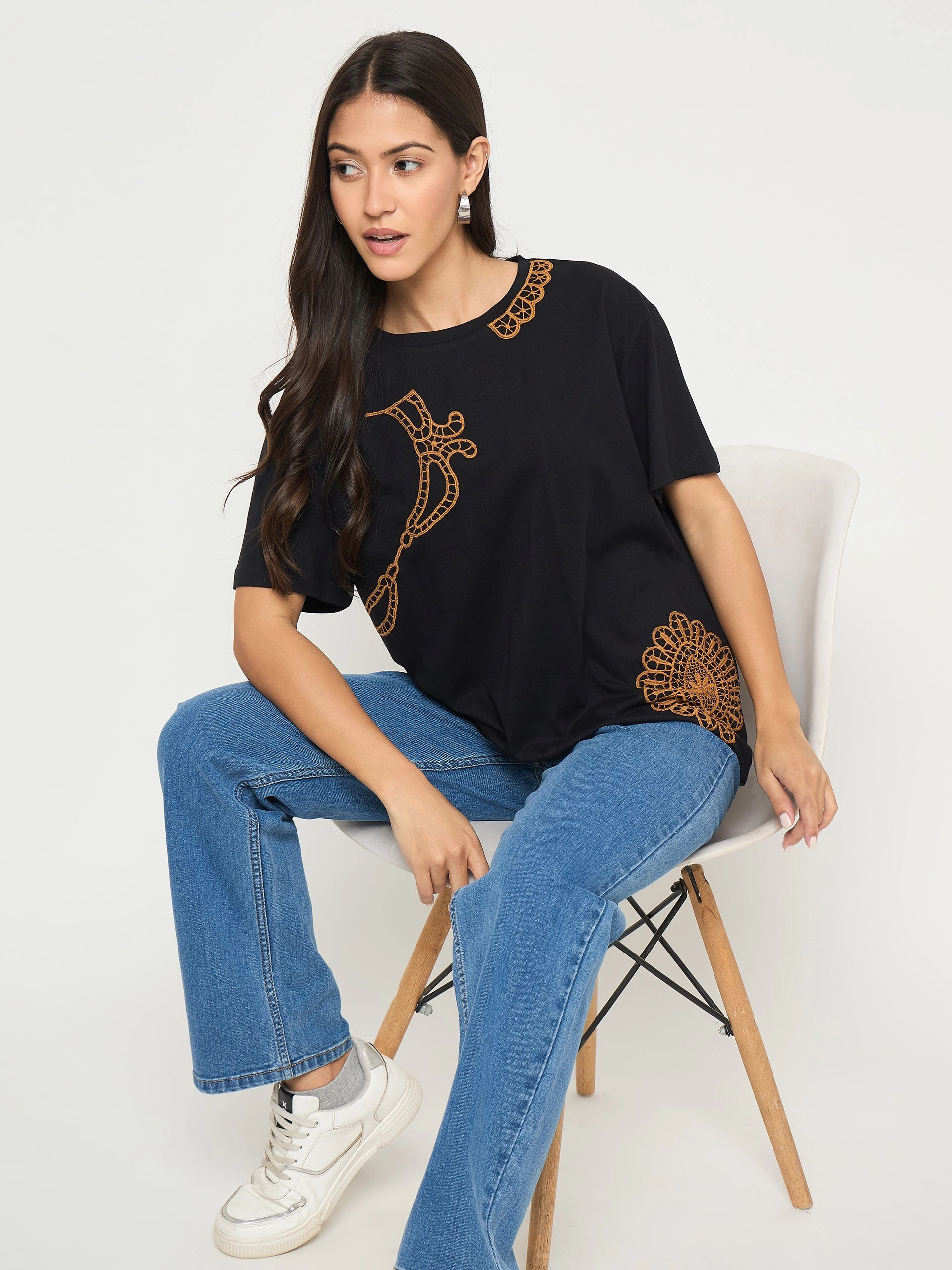 Madame Embroidery Patchwork Detailed Black Cotton T-shirt Active Trend Look