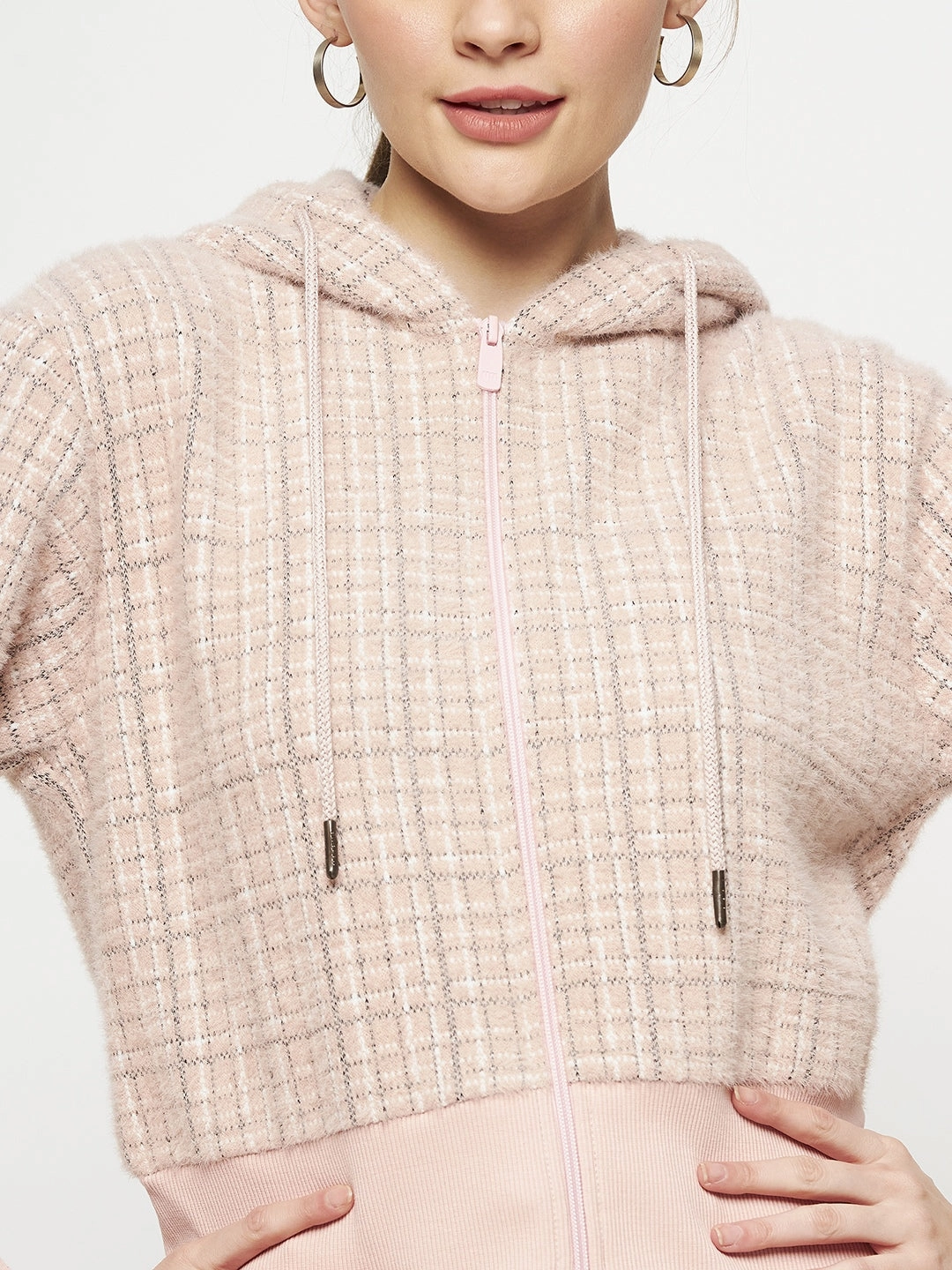 Windproof Design Layer Active Madame Peach Hood Neck Sweatshirt