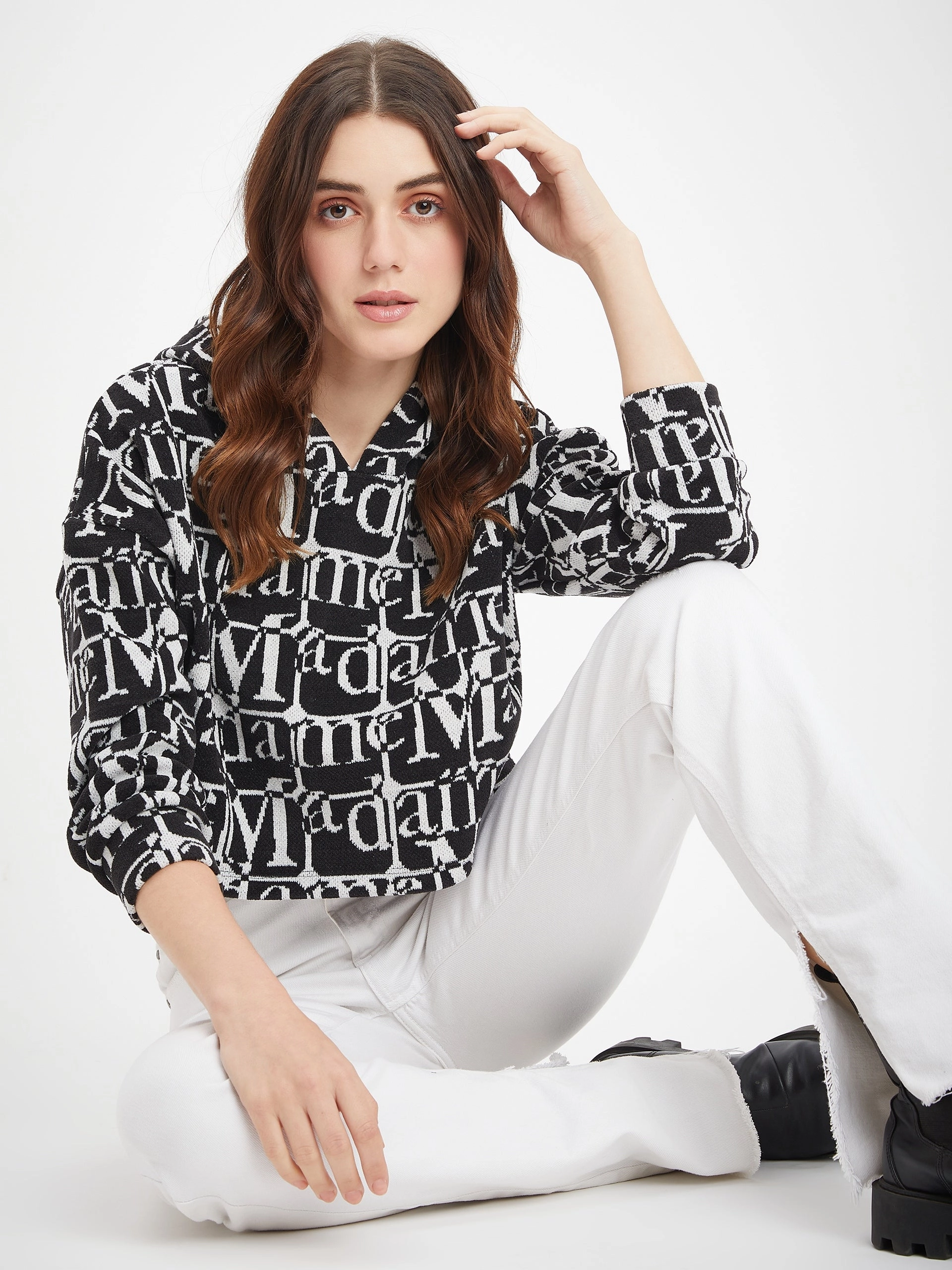 Adjustable Madame Printed Black Sweatshirt