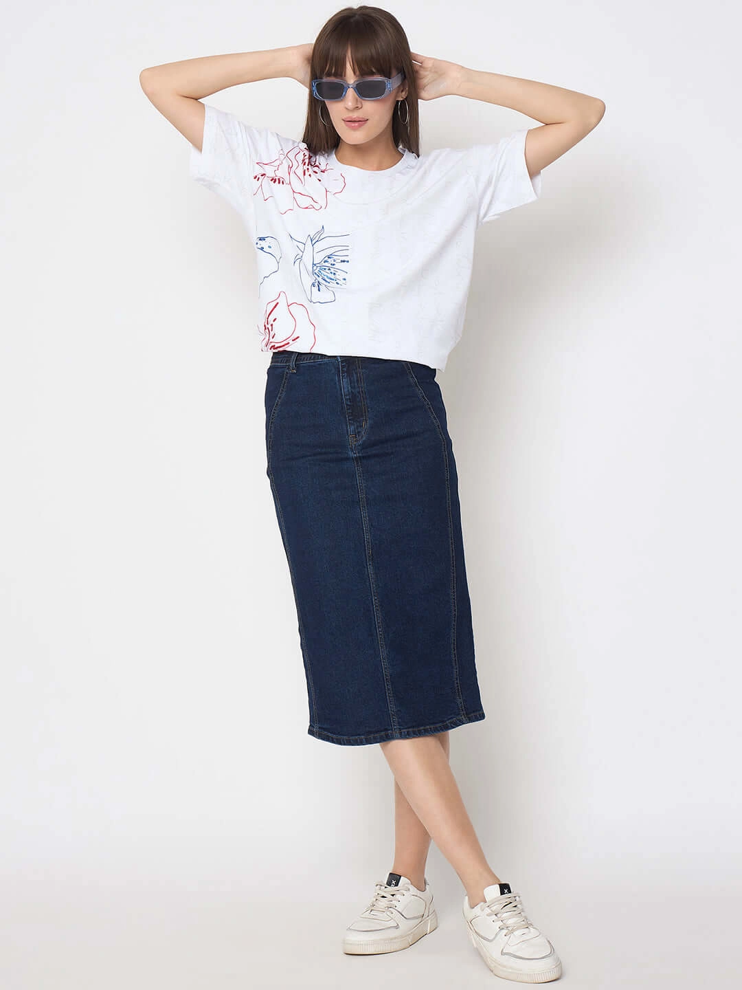 Madame Printed Handwork Detail White Sinker T-shirt Anti Bacterial Treatment Performance Fit