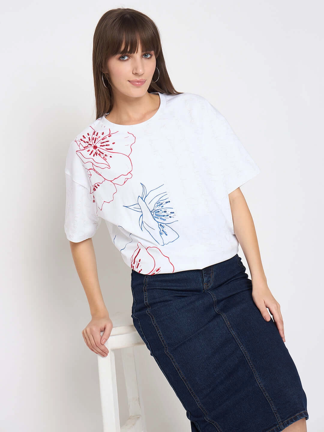 Madame Printed Handwork Detail White Sinker T-shirt Short sleeved breeziness