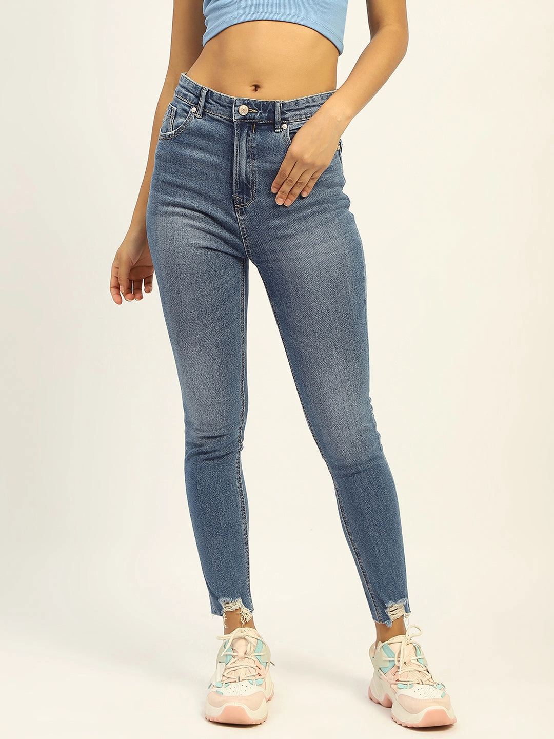 Tailored Style Modern Minimalist Urban Explorer Madame Skinny Fit Raw Hem Cotton Light Blue Denim