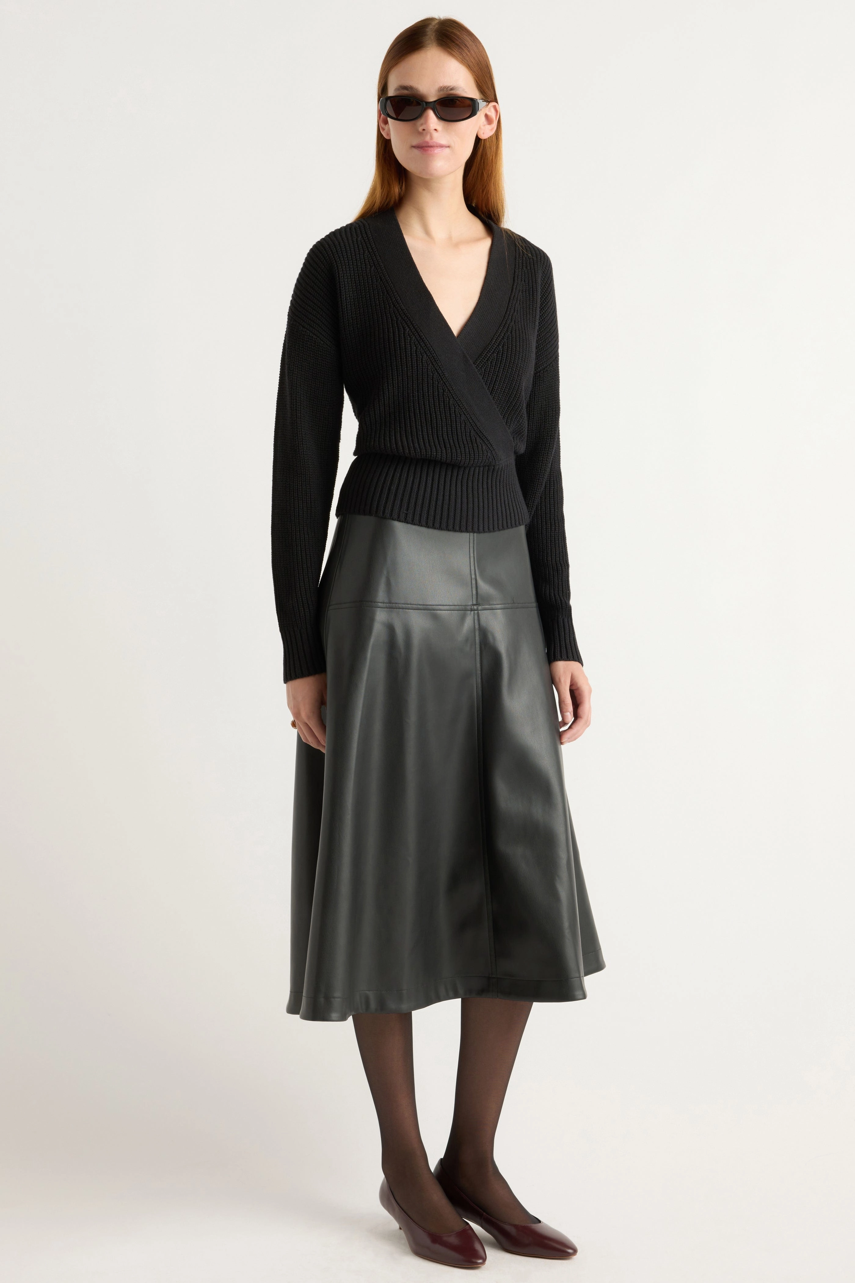 Casual Design Maren Cropped V-Neck Sweater
