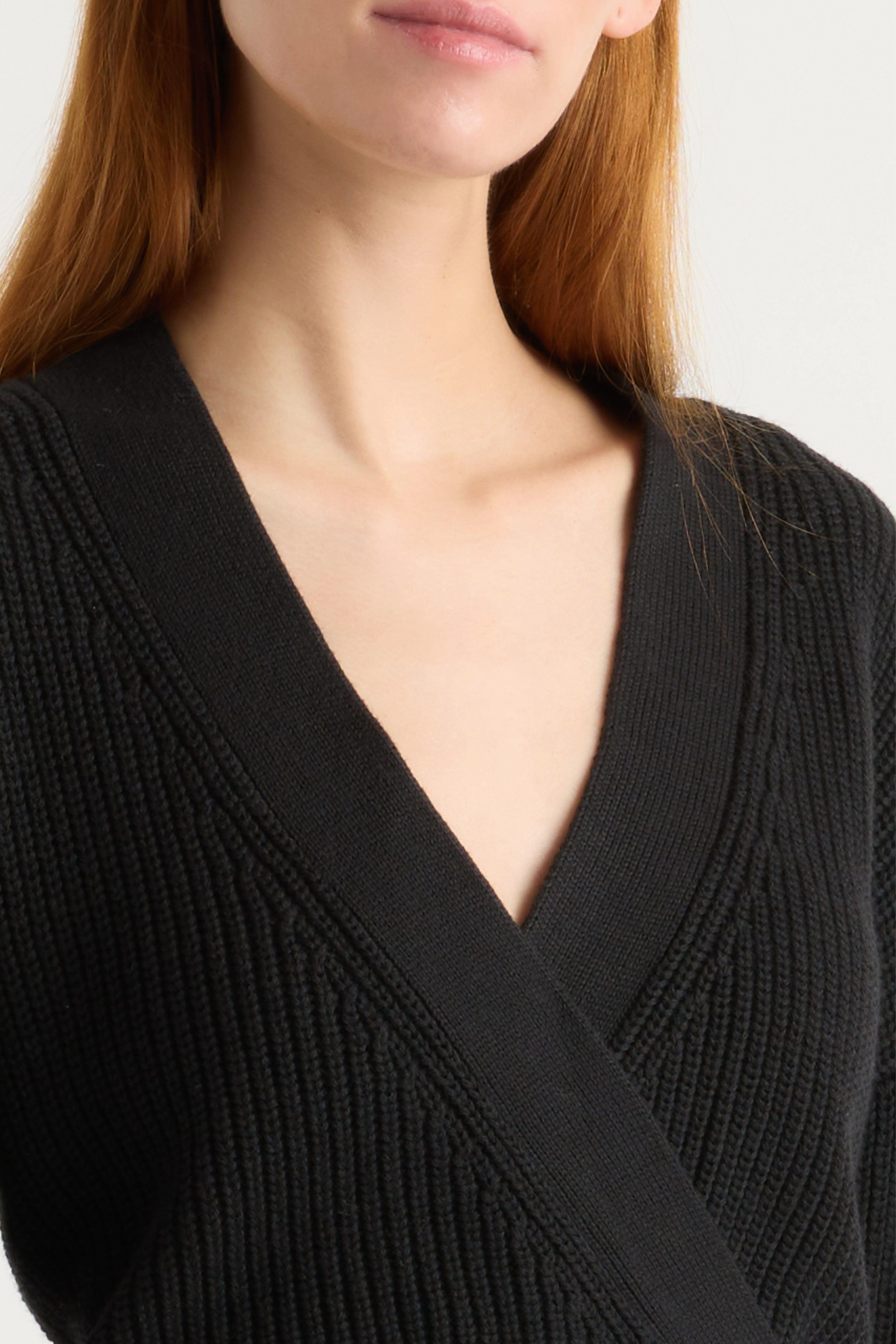 Maren Cropped V-Neck Sweater Flexible Movement