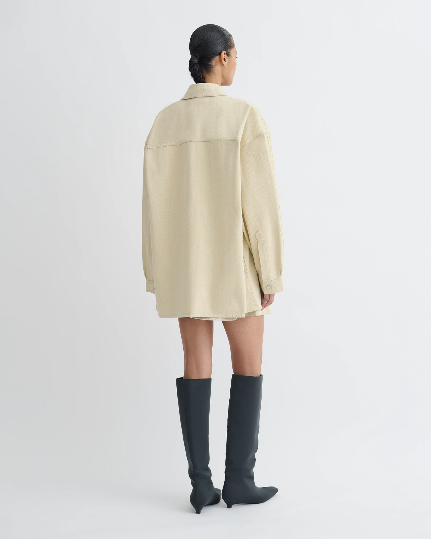 Mariann - Oversized Denim Shirt - Beige Vacation Outfit trade show venue