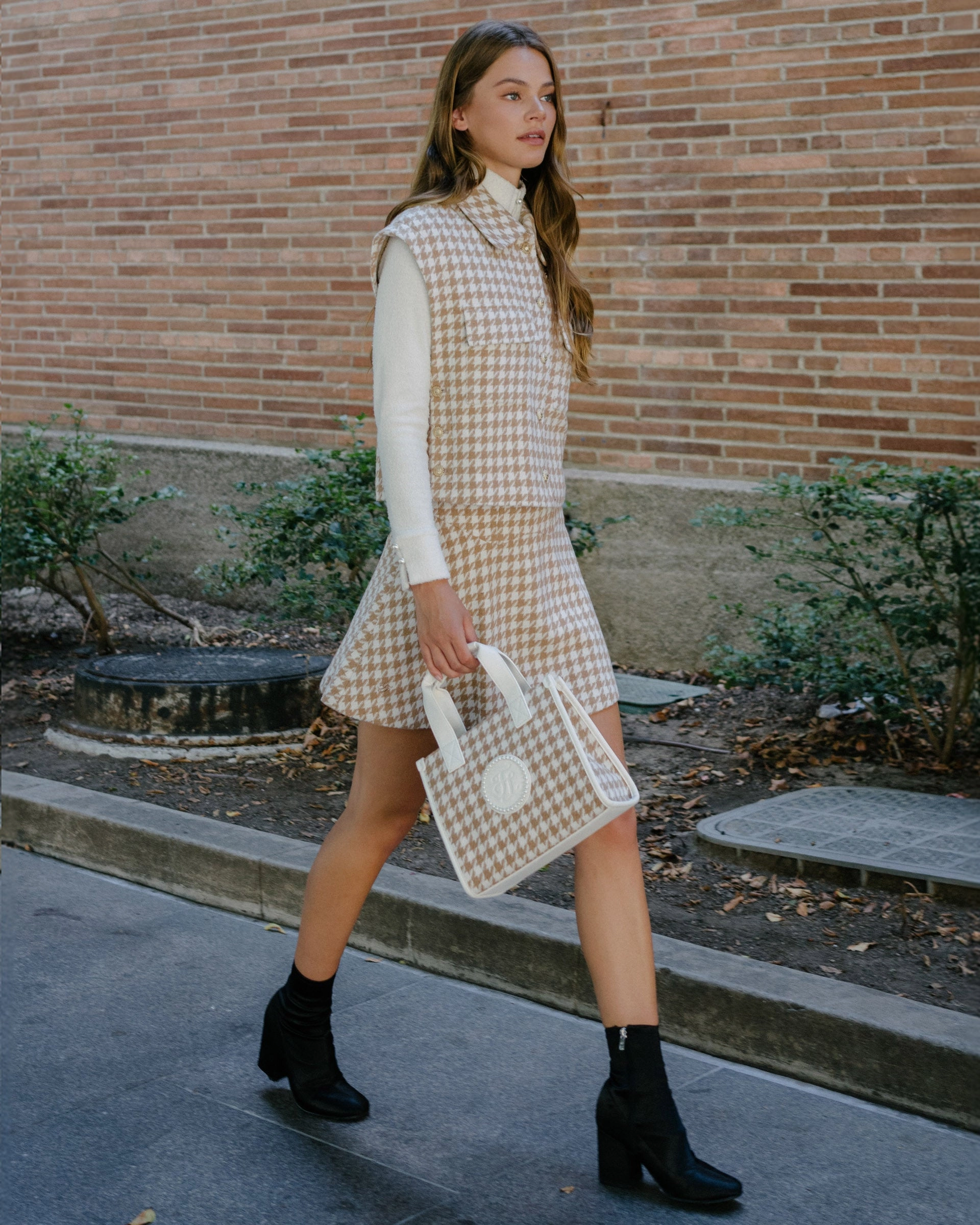 Lightweight Fabric Heat Dissipating Fabric Houndstooth checkered flare skirt - Beige