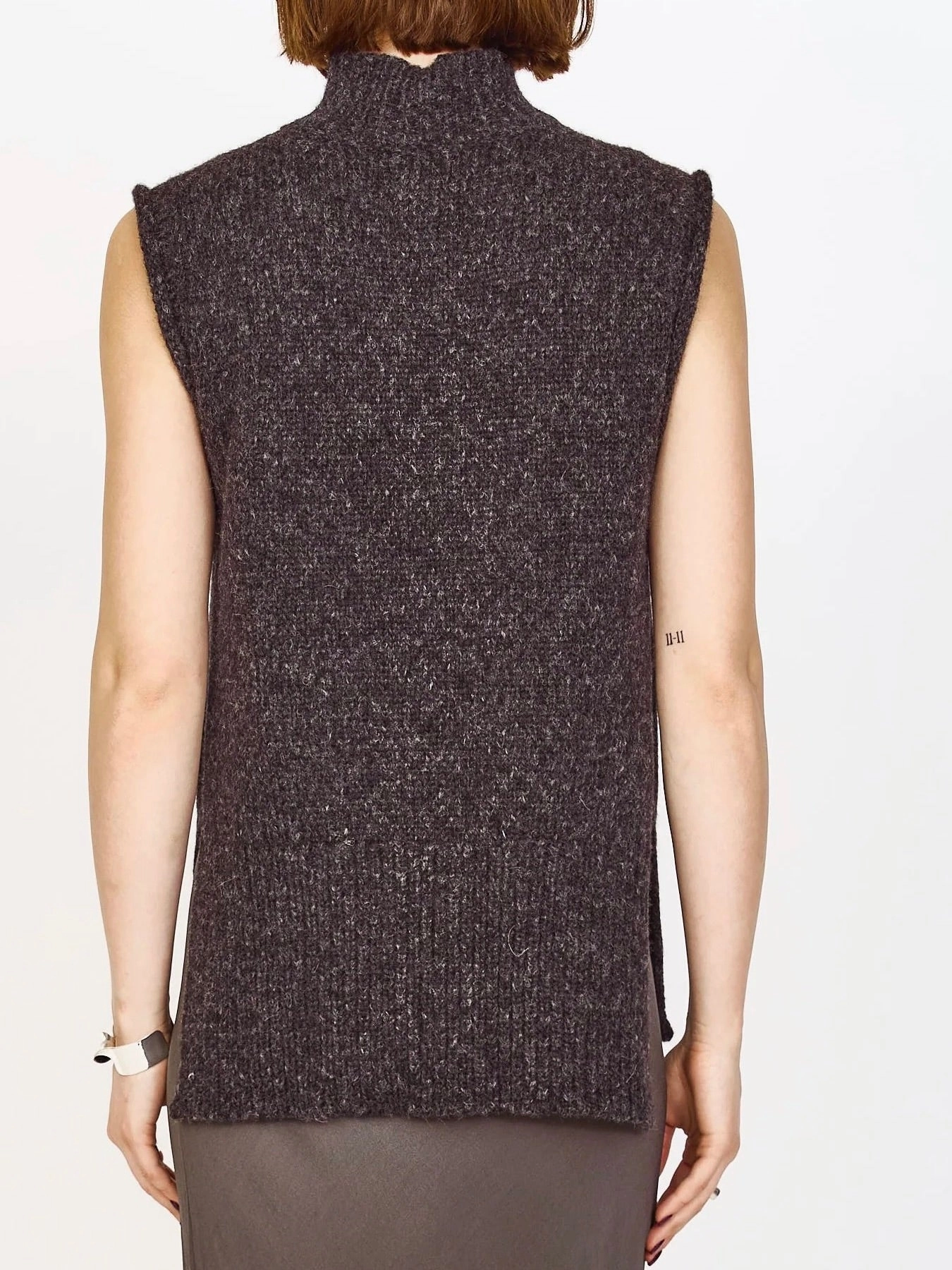 Mirth Aspen Sweater Vest in Charcoal Light Warmth