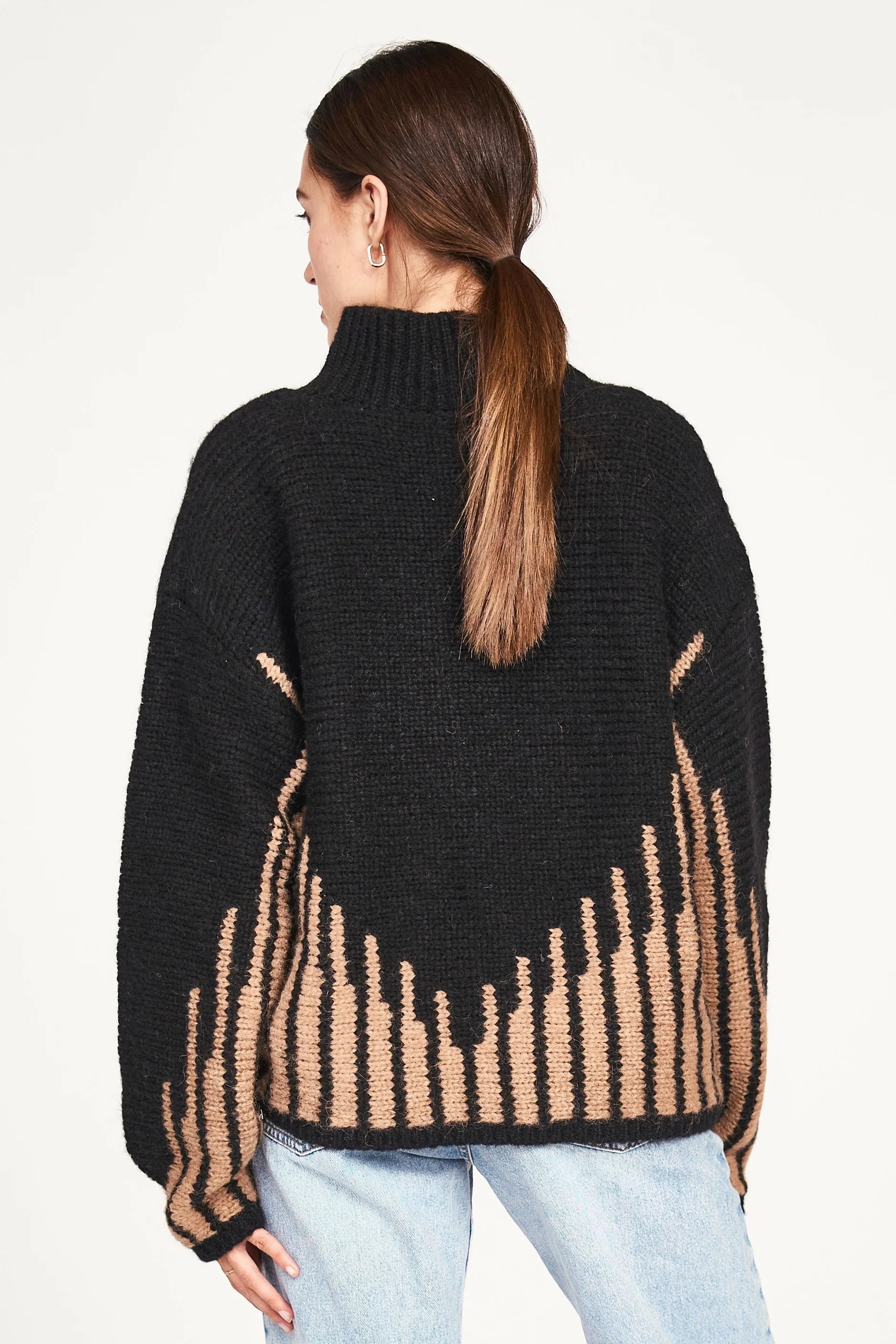 Essential Outfit Mirth Highland Sweater Black