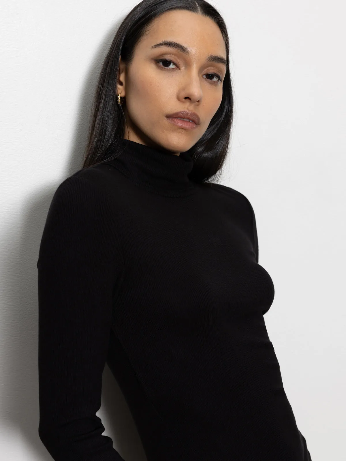 Soft Layer Essential Turtleneck Top Black