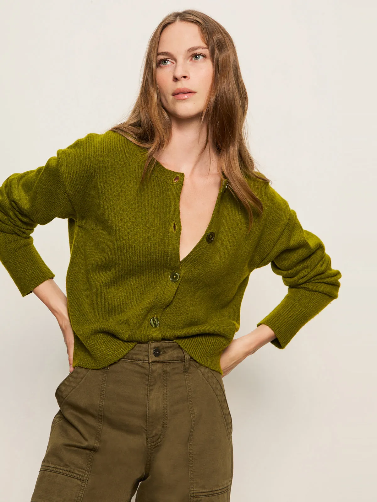 Must-Have Cardi Martini Olive Stretch Fit QuickDry Performance