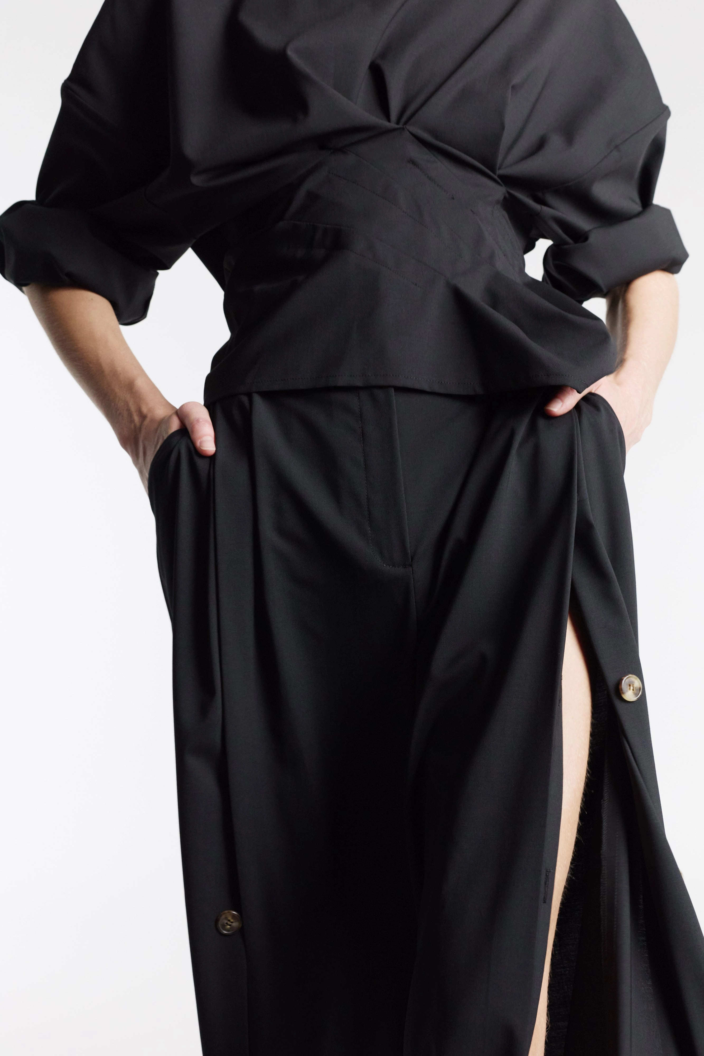 Warm Layer Minimalist Stitching New Twisted Shirt Black