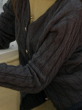 Aviana Versatile V-Neck 100% Wool Retro Cable-Knit Texture Sweater Cardigan Weekend Comfort Merino Wool