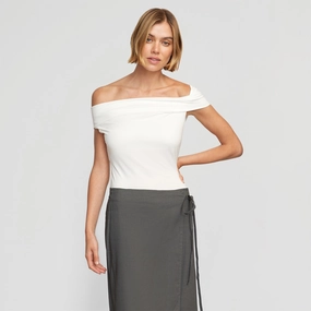 StretchFit Design Mai Asymmetric Off-Shoulder Tee