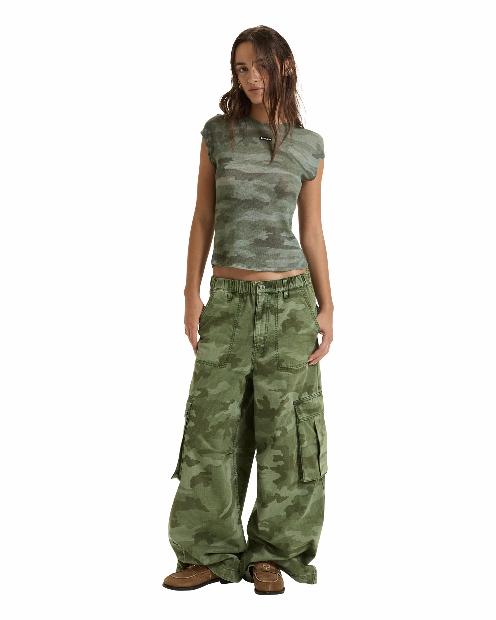 Layered Hemline SHEER RIB CAMO SLIM TEE