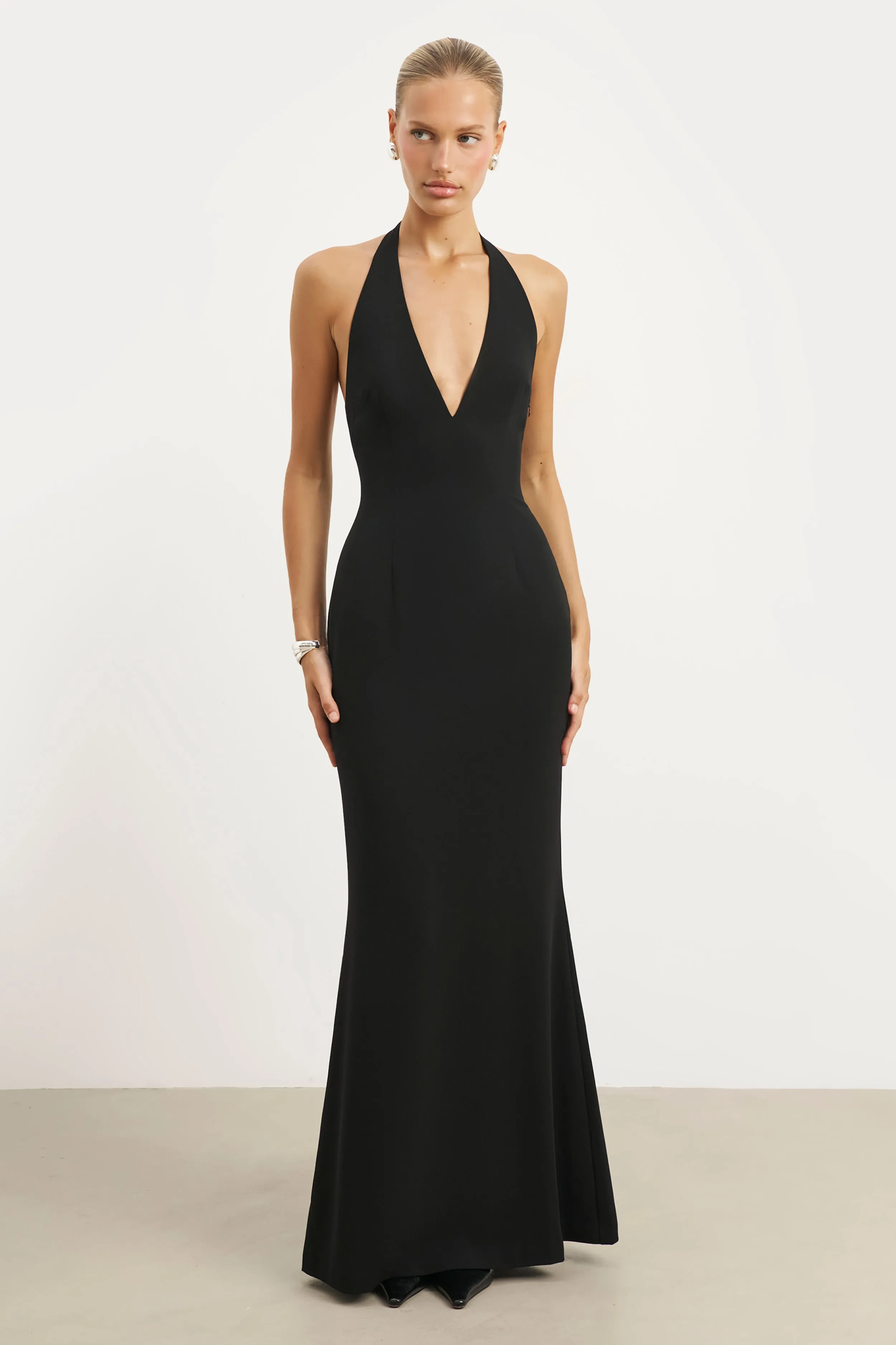 Flawless Waistband Luxurious Feel Plunging V Neck Halter Gown - Black