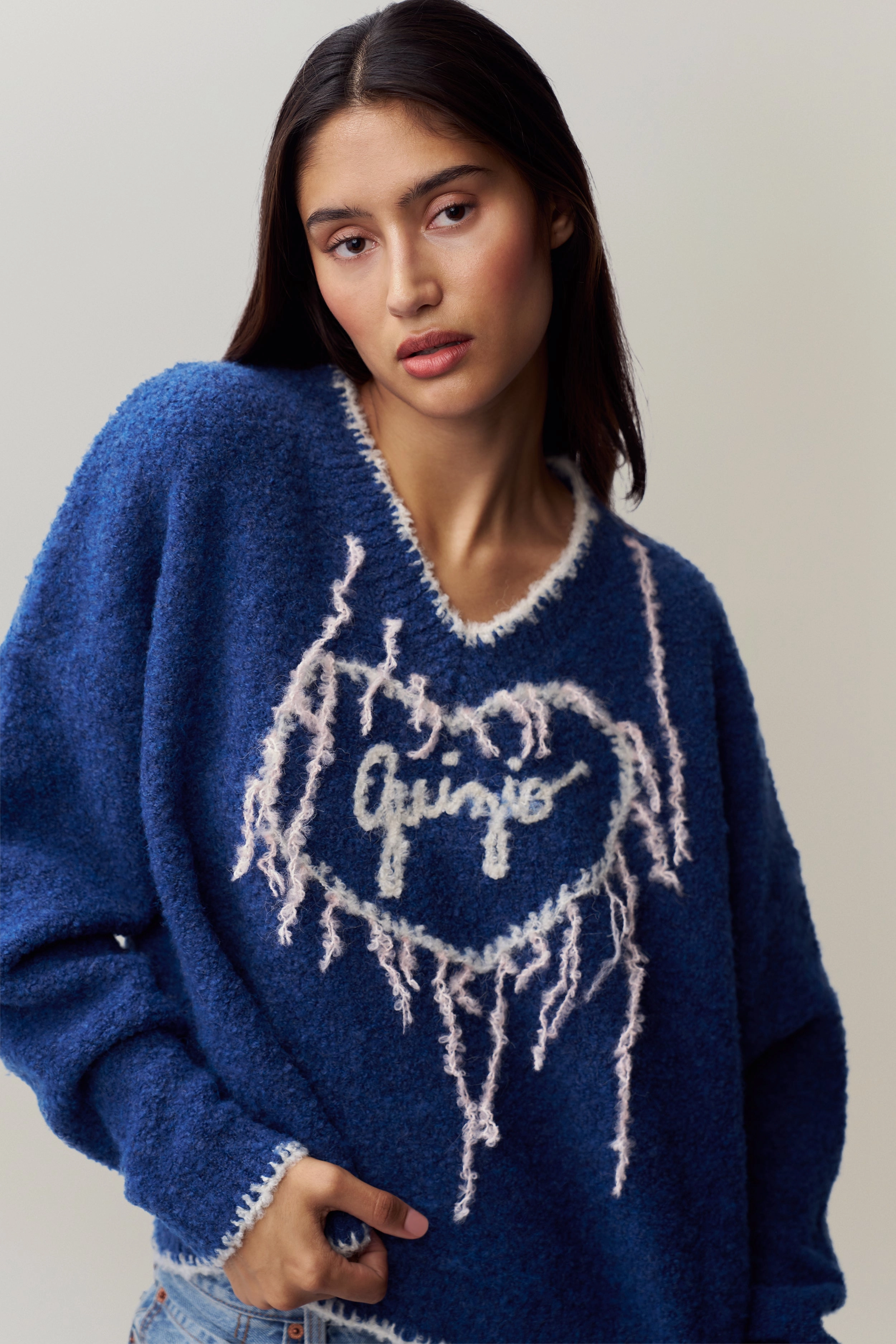 Timeless Basic Clean Cut Guizio Heart Sweater
