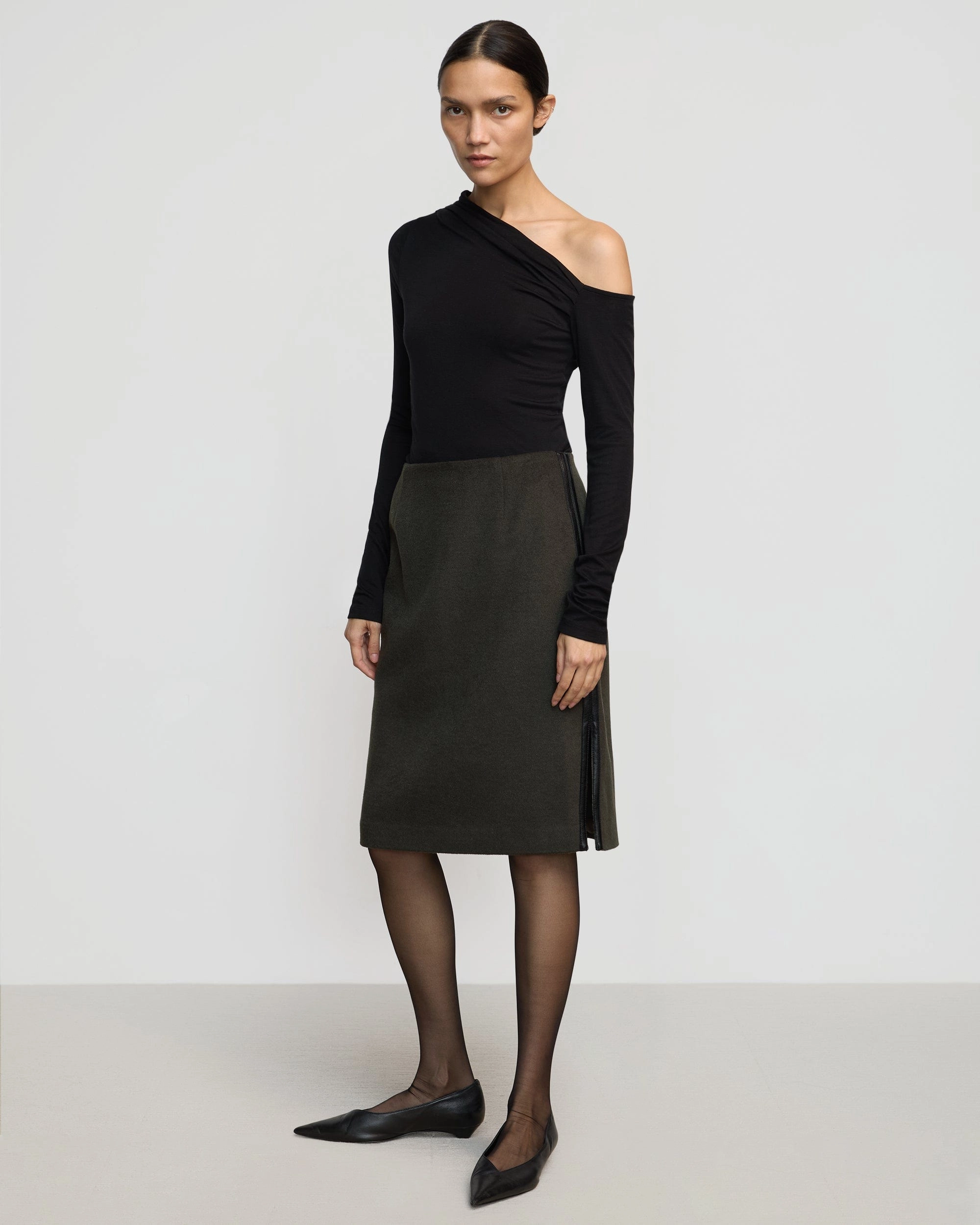 EcoFriendly Material TaglessCollar Ayra Tencel-Wool Off-Shoulder Tee