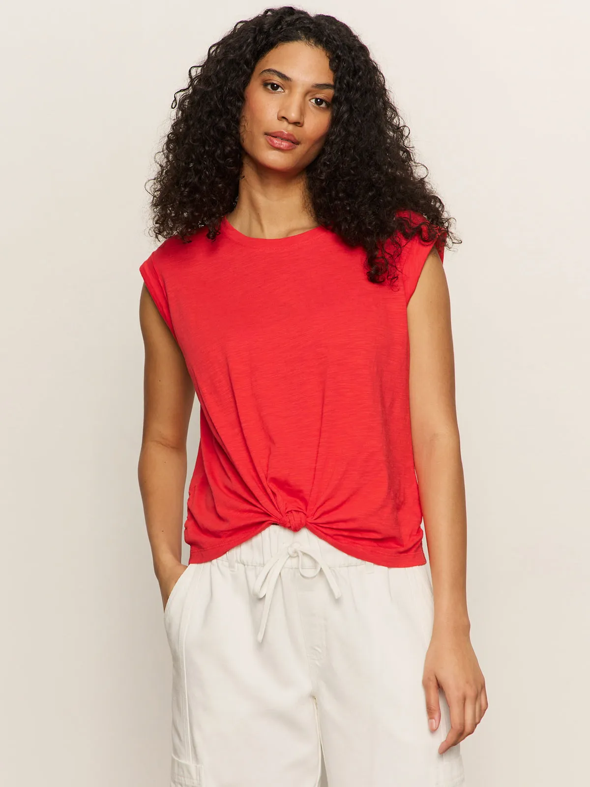 Flexible Neckline Knotted Muscle Tee Cayenne