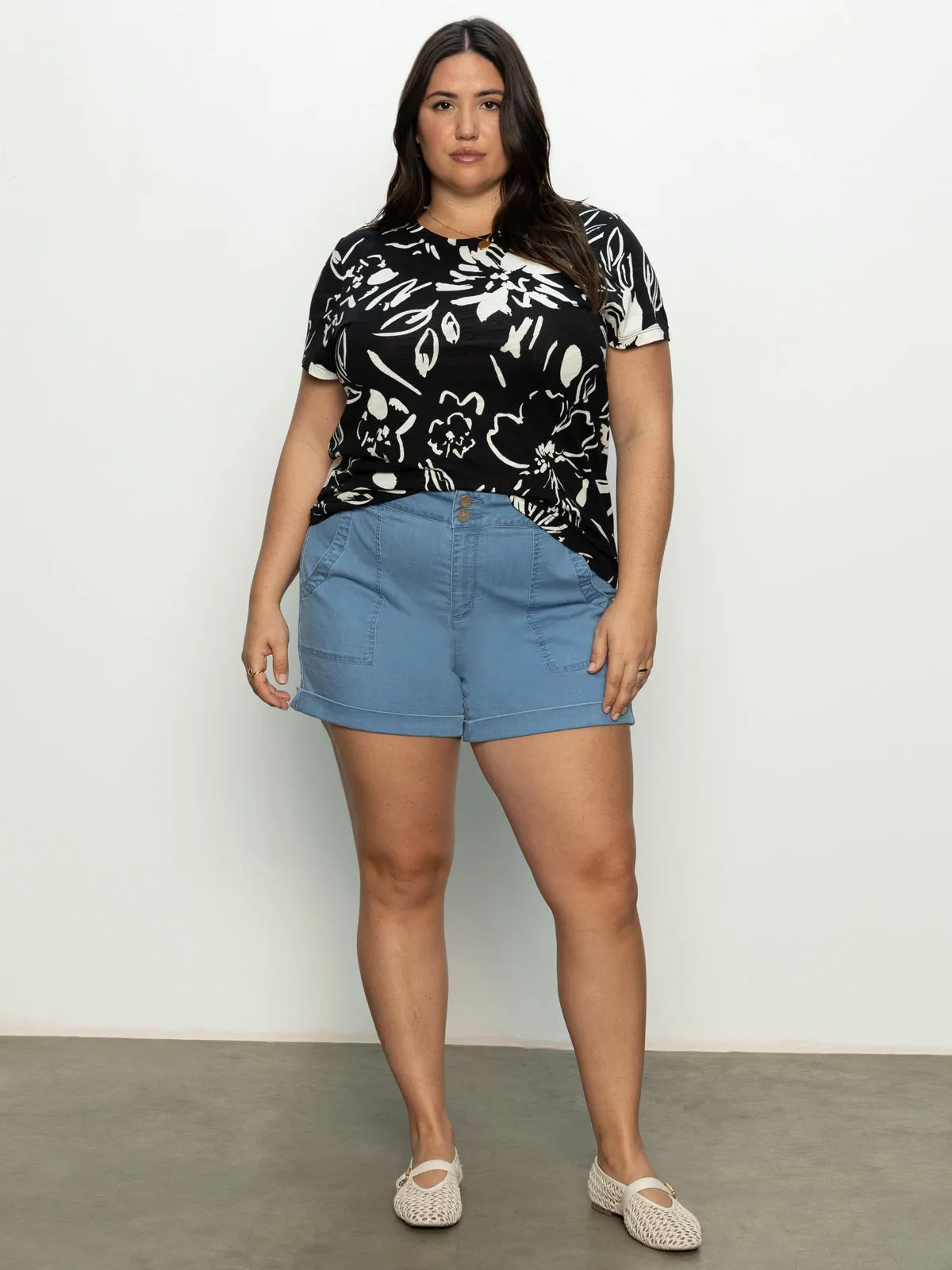 Modern Minimalist Fashion Lover Trend Neutral Renegade Short With The Tides Extended Sizing