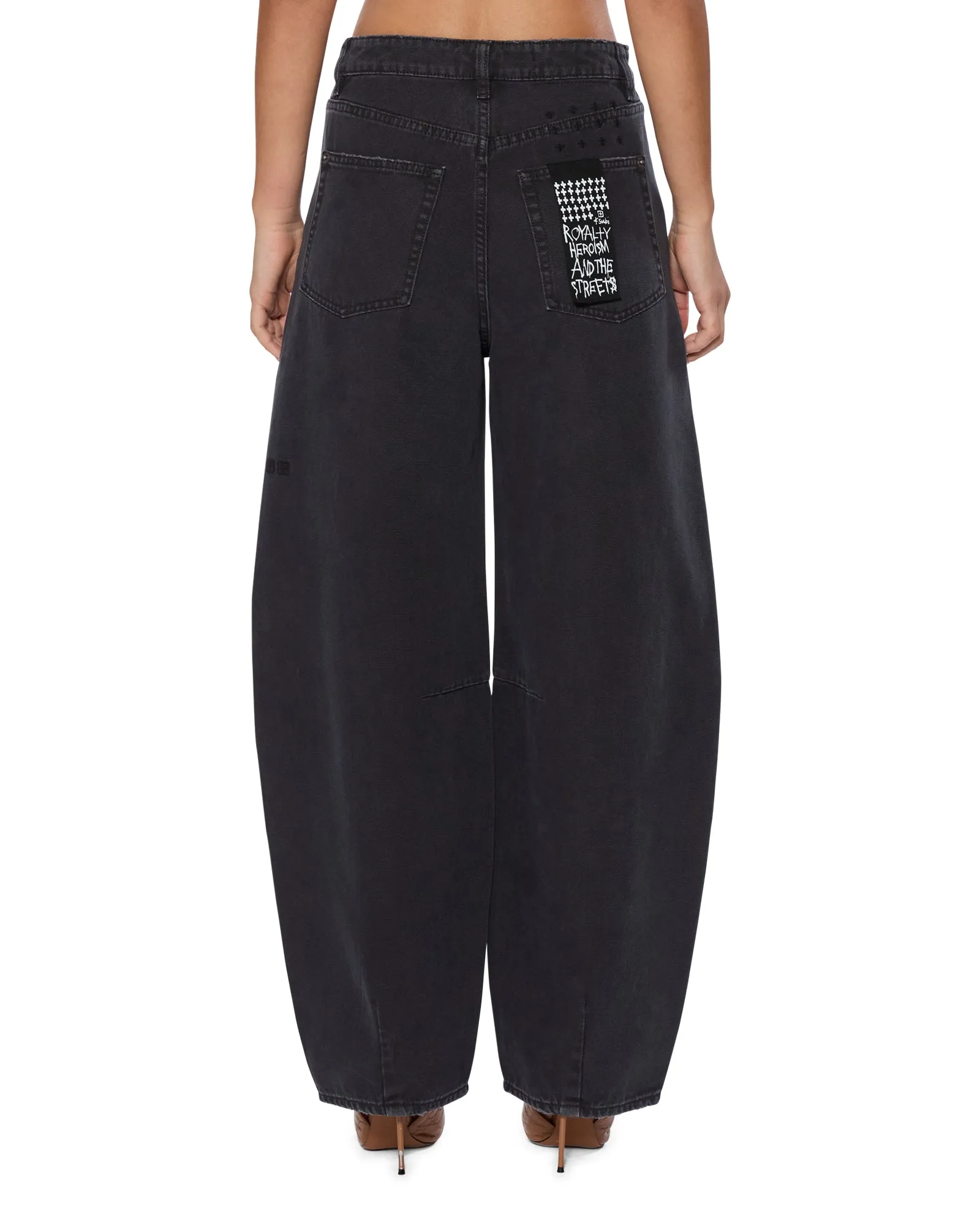 BARREL JEAN CARPENTER BLACK Chill Outfit Spring Mood