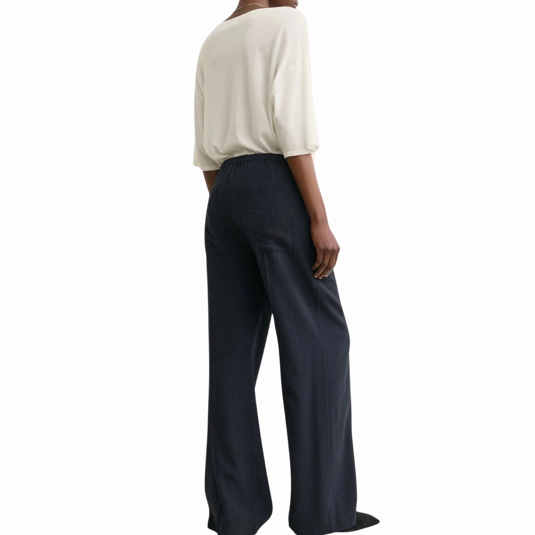 Versatile staple Core Basic Fluid Navy Winter Trouser