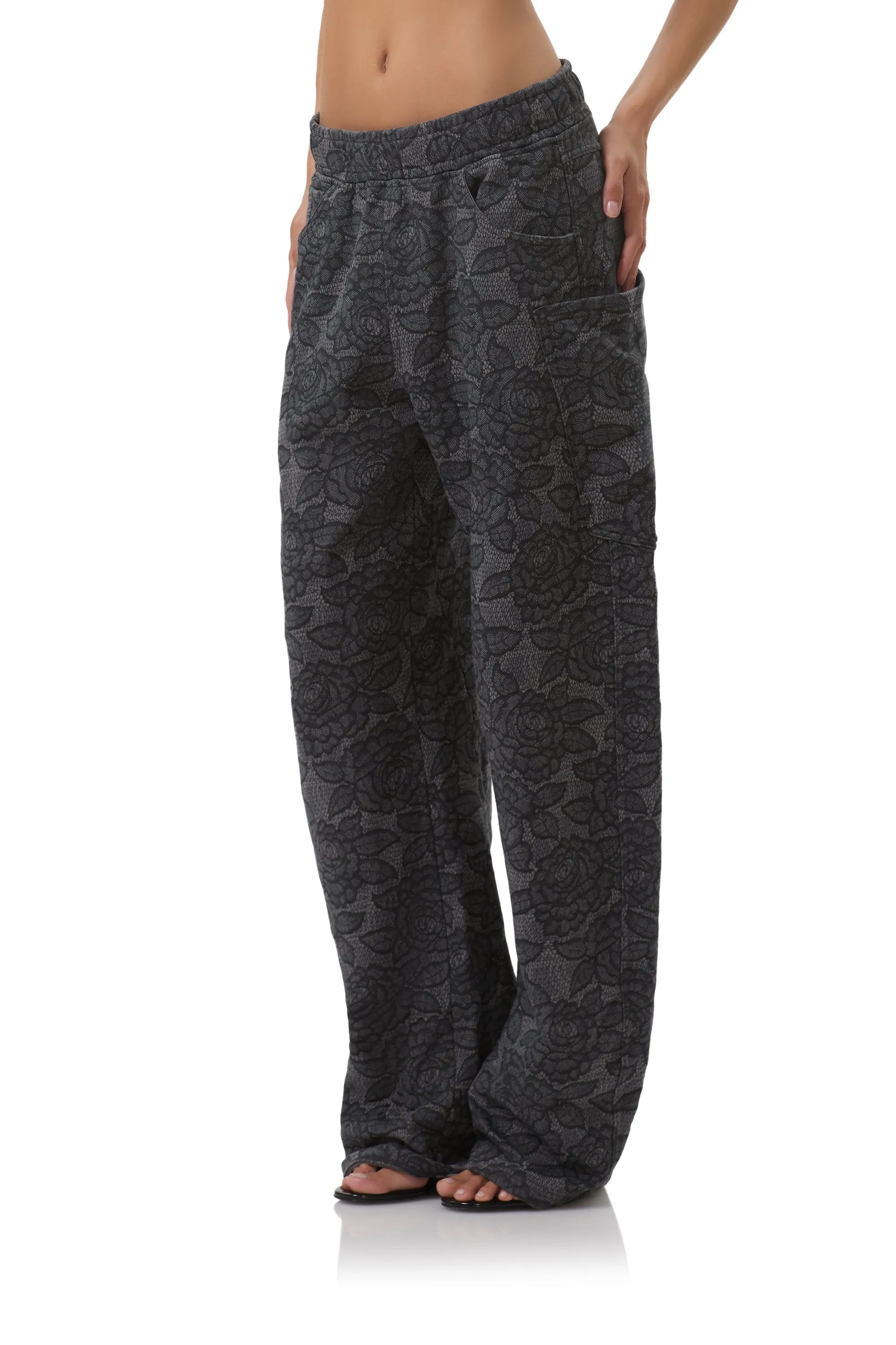 Relaxed Comfort Look simple design Ryan Barrel Sweatpant - Black Lace