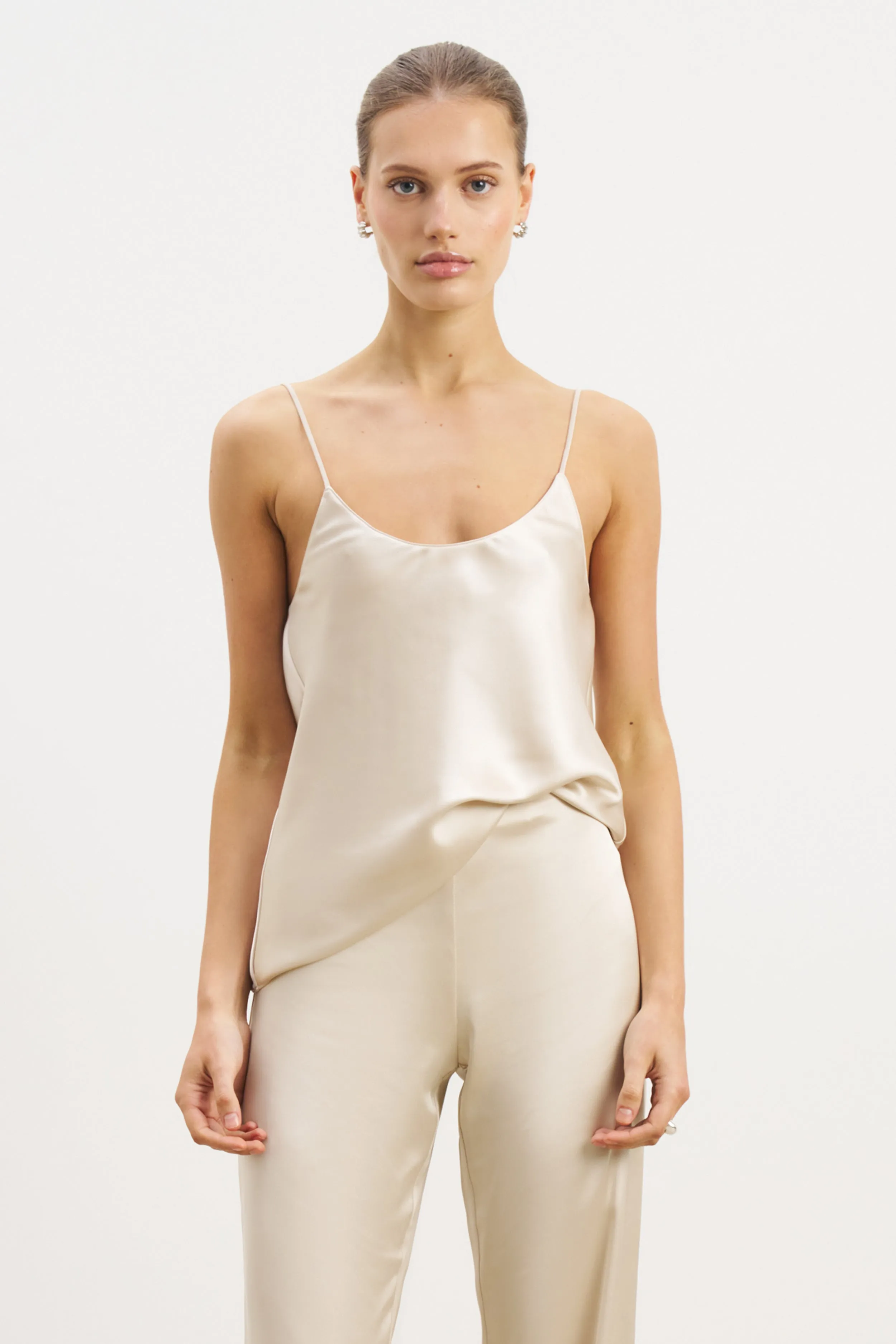 Wrinkle Resistant Weave Satin Scoop Neck Camisole - Champagne