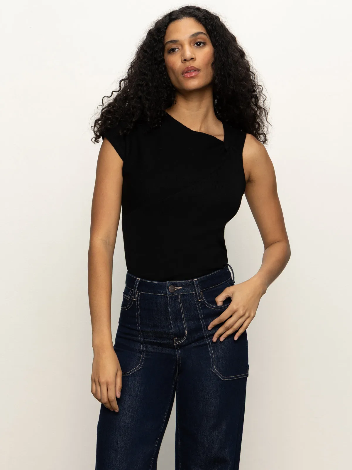 Sporty Comfort Wear Layered Hem Design Shoulder Twist Top Black